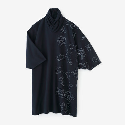 內抓毛 高領圓弧袖長方形洋裝／里山 搖曳和留白 深藍色