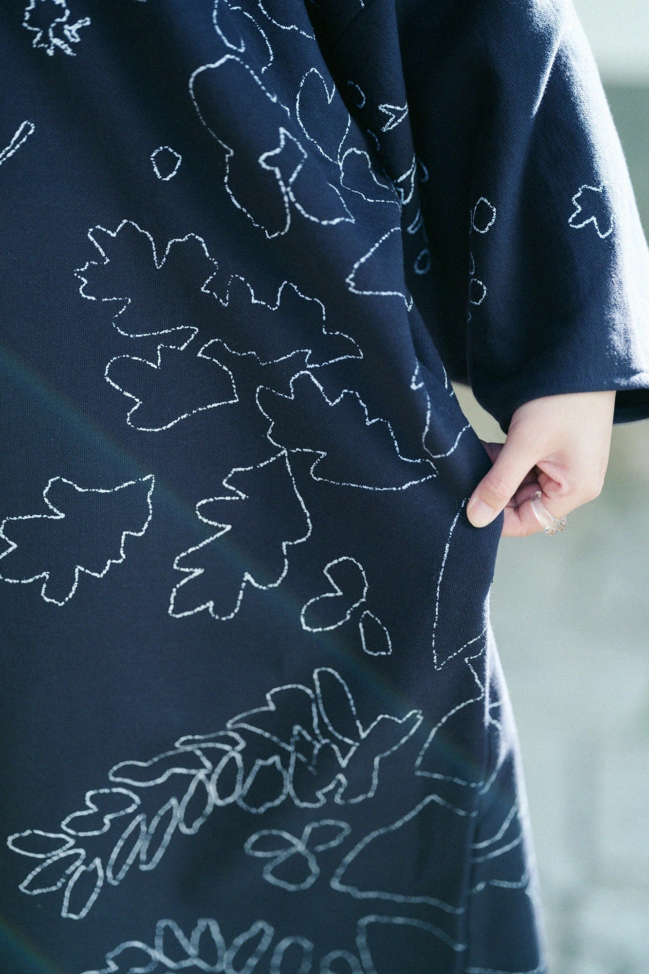 內抓毛 高領圓弧袖長方形洋裝／里山 搖曳 深藍色