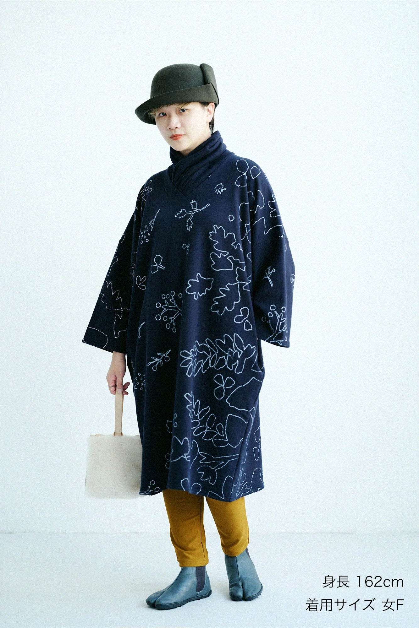 內抓毛 高領圓弧袖長方形洋裝／里山 搖曳 深藍色