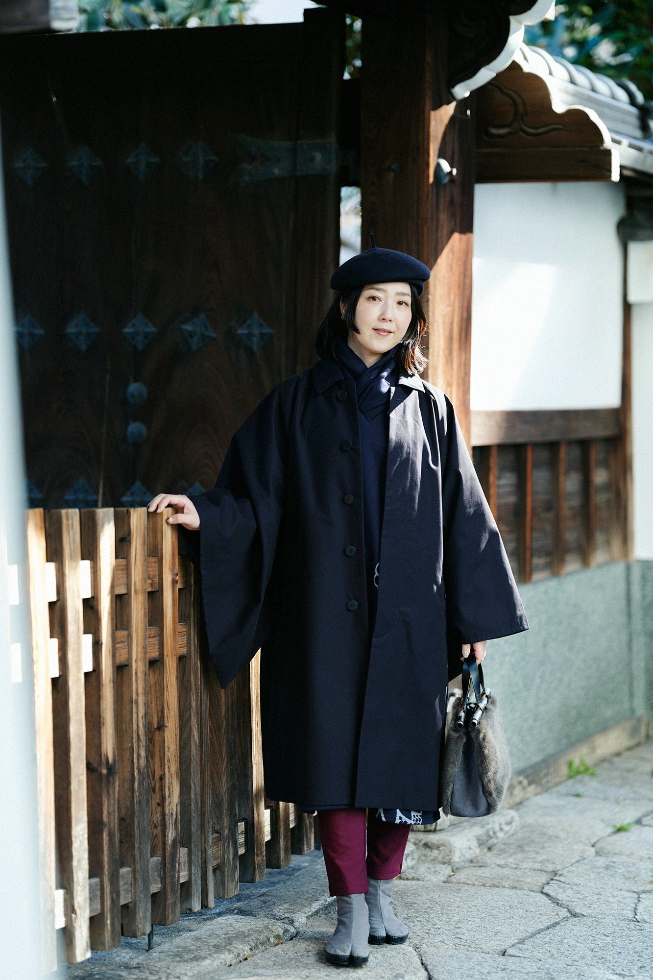 內抓毛 高領圓弧袖長方形洋裝／金襴緞子和留白 深藍色