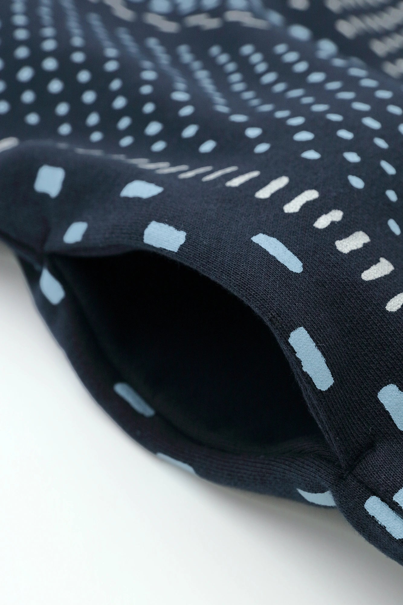 內抓毛 高領圓弧袖長方形洋裝／冰雹條紋 深藍色