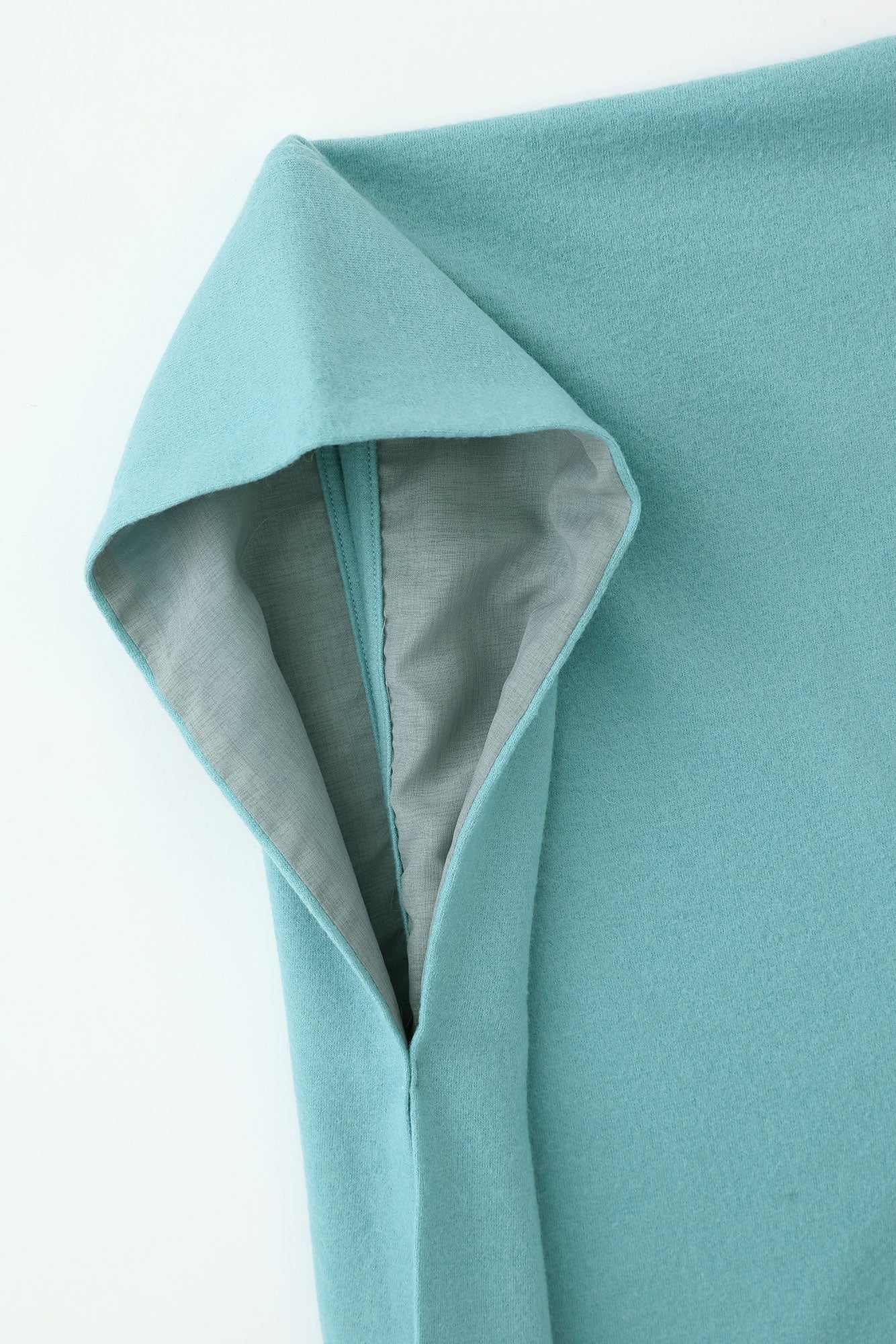 Combed Yarn Felted Knit Kisaragi Poncho / Pale Water Blue