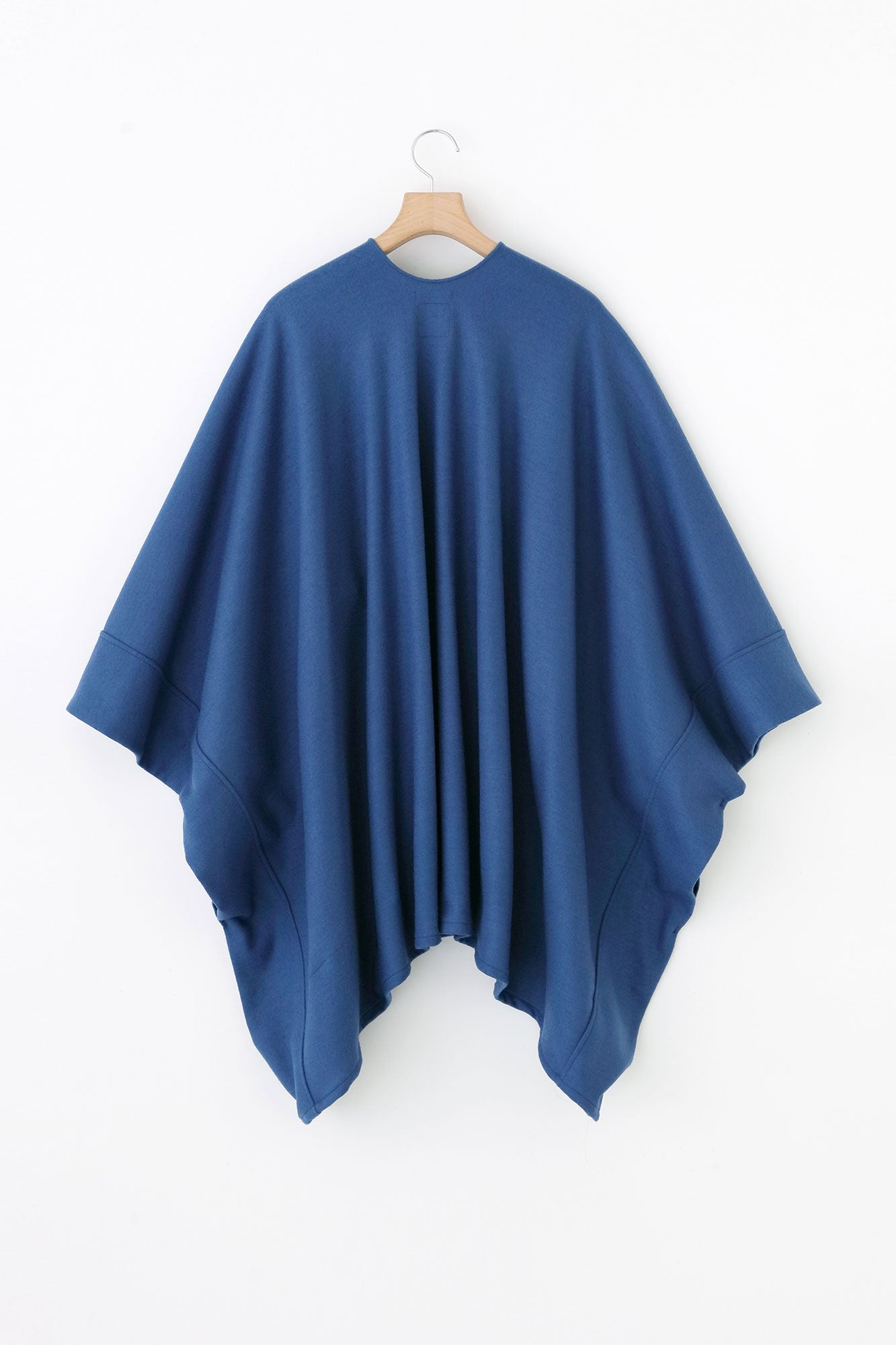 Combed Yarn Felted Knit Kisaragi Poncho / Ultramarine