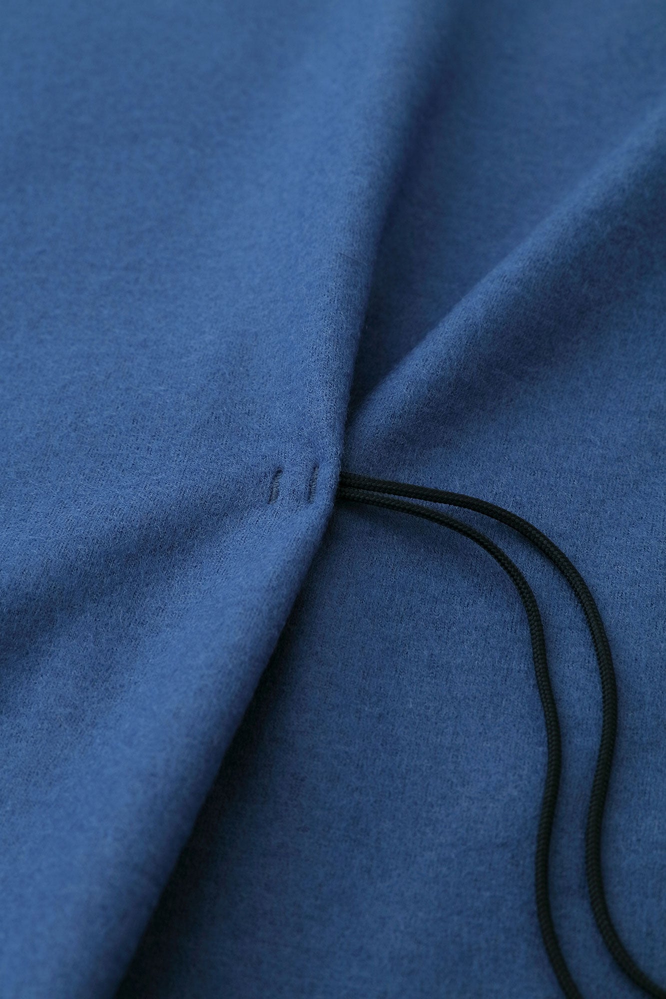 Combed Yarn Felted Knit Kisaragi Poncho / Ultramarine