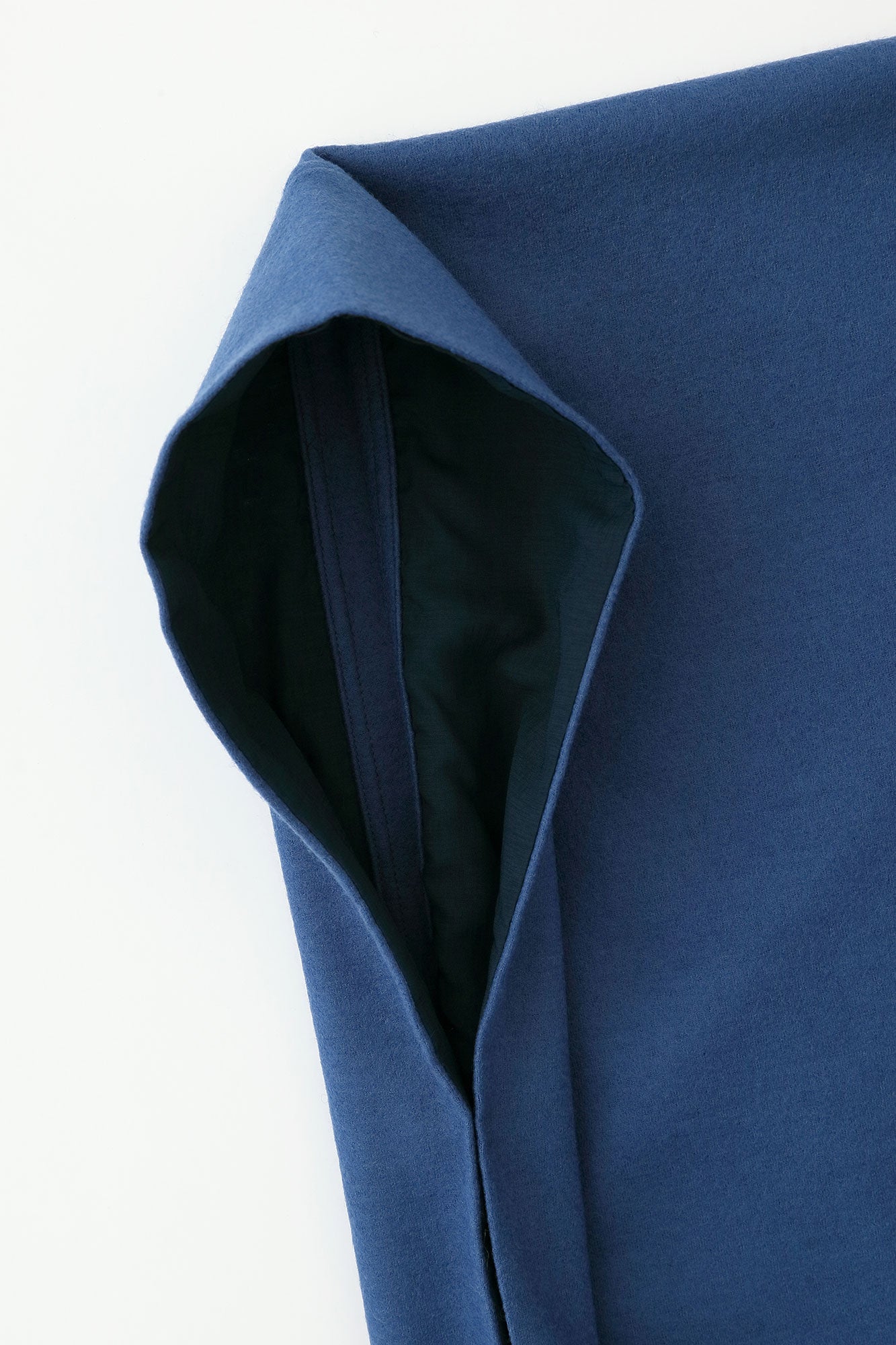 Combed Yarn Felted Knit Kisaragi Poncho / Ultramarine