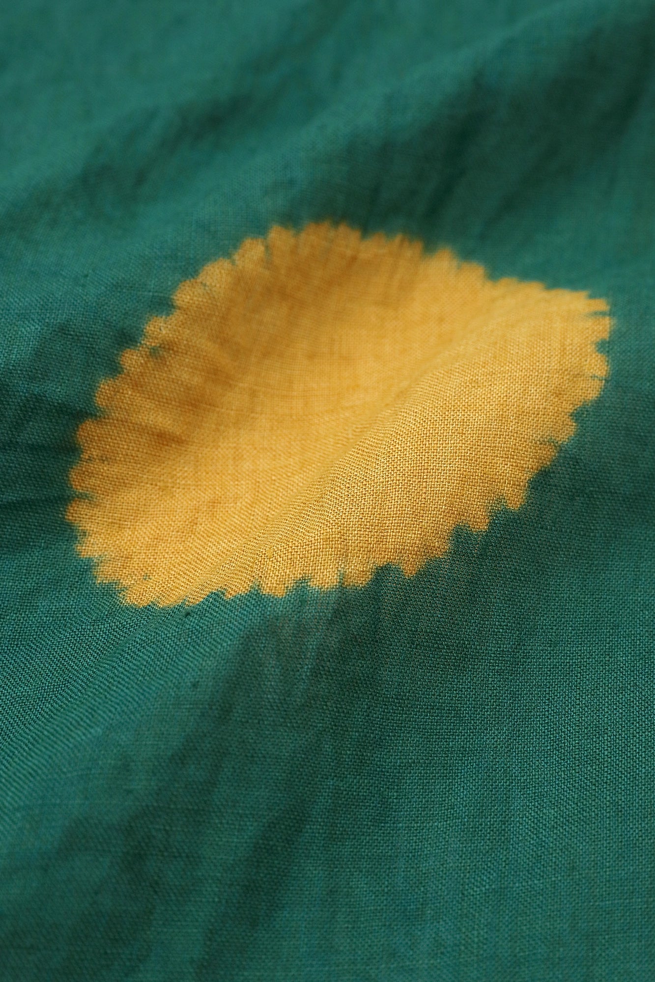 【Scheduled to ship around Mar 3】Konsei Tie-dye Linen Kisaragi Poncho／Large Polka Dots Evergreen×Golden Yellow