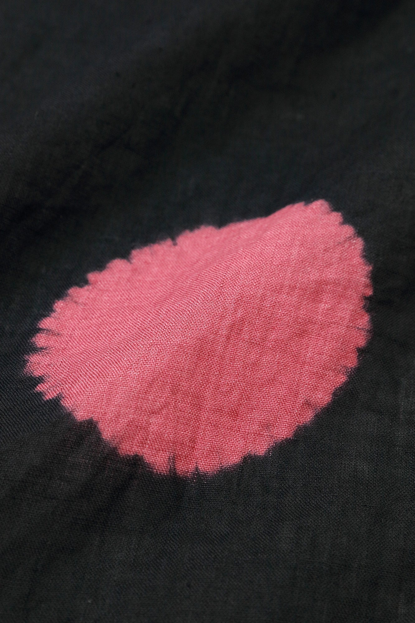 【Scheduled to ship around Mar 3】Konsei Tie-dye Linen Kisaragi Poncho／Large Polka Dots Black×Purplish Red
