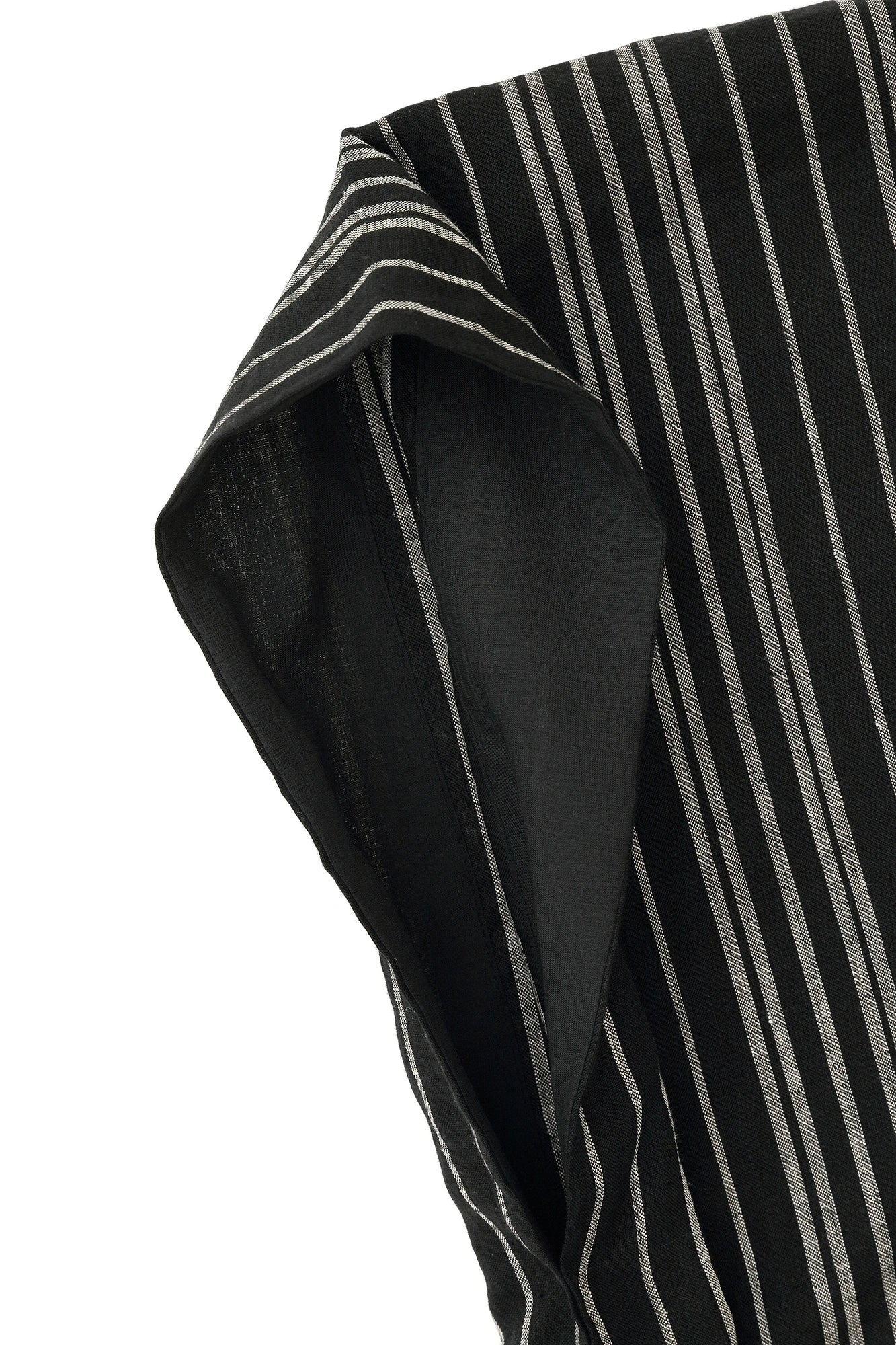 【Scheduled to ship around Mar 3】Linen Kisaragi Poncho／flying elephants and Blank Black Striped
