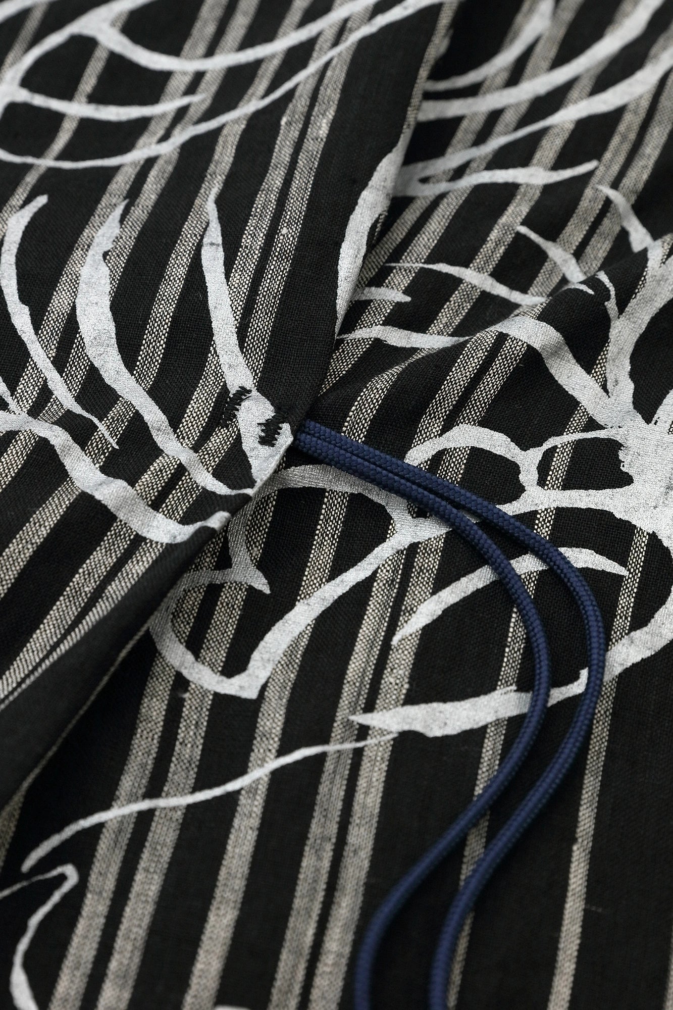 【Scheduled to ship around Mar 3】Linen Kisaragi Poncho／flying elephants and Blank Black Striped
