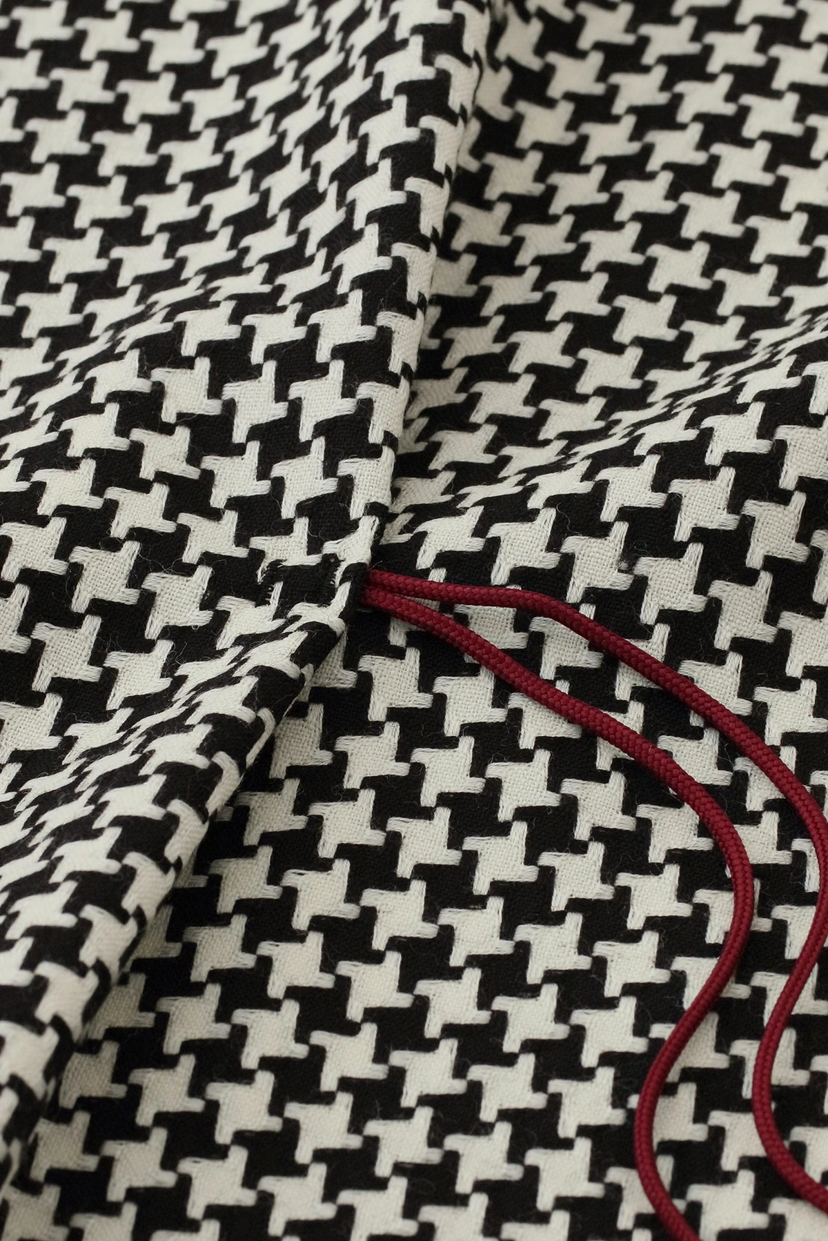 【Ships Ard 9/22】Combed Yarn Houndstooth Weave Kisaragi Poncho／Black×Raw White