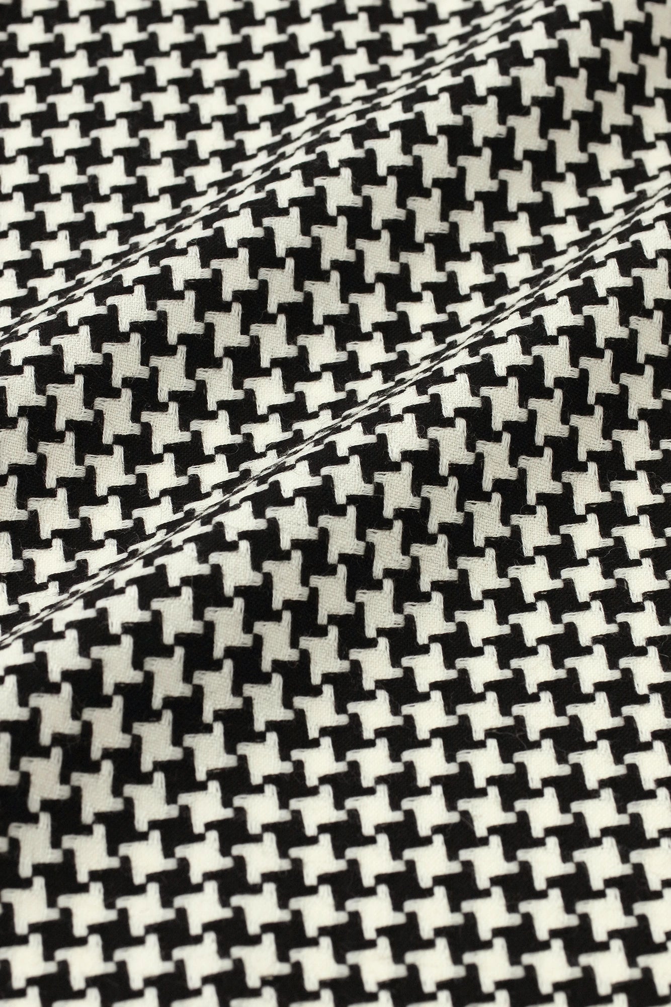 【Ships Ard 9/22】Combed Yarn Houndstooth Weave Kisaragi Poncho／Black×Raw White