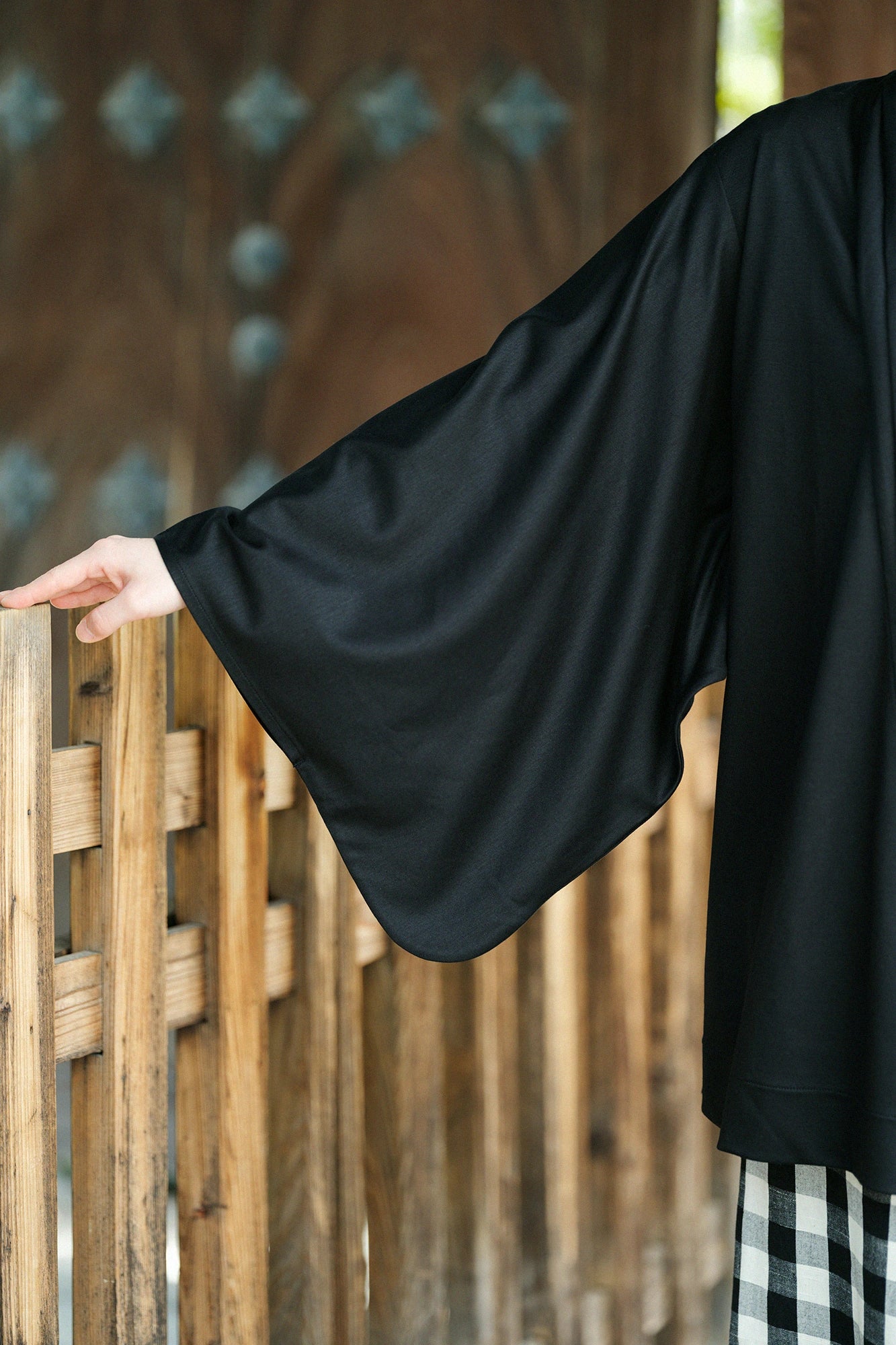 Doppelseitig gewebt (ryōmen-ami) / Kurzarm-Randō / Nureba-Farbe (feuchtes Federkleid) 