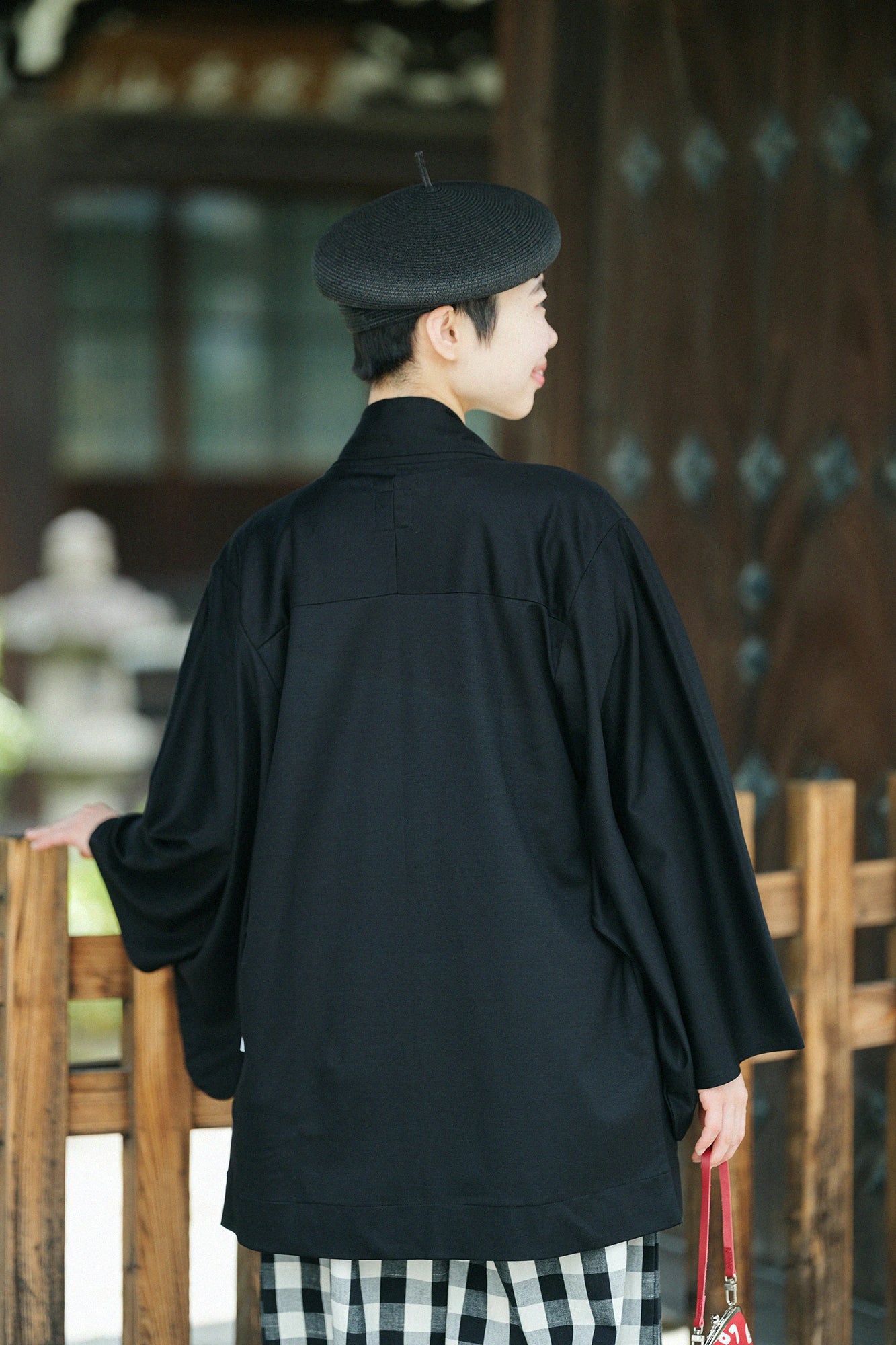 Doppelseitig gewebt (ryōmen-ami) / Kurzarm-Randō / Nureba-Farbe (feuchtes Federkleid) 