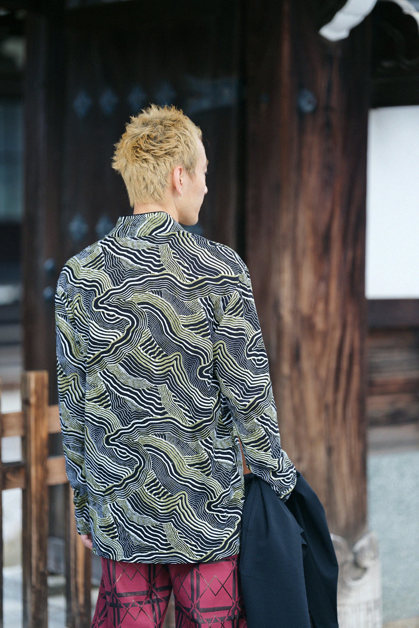 半衿狹風靡 長袖上衣／幻影