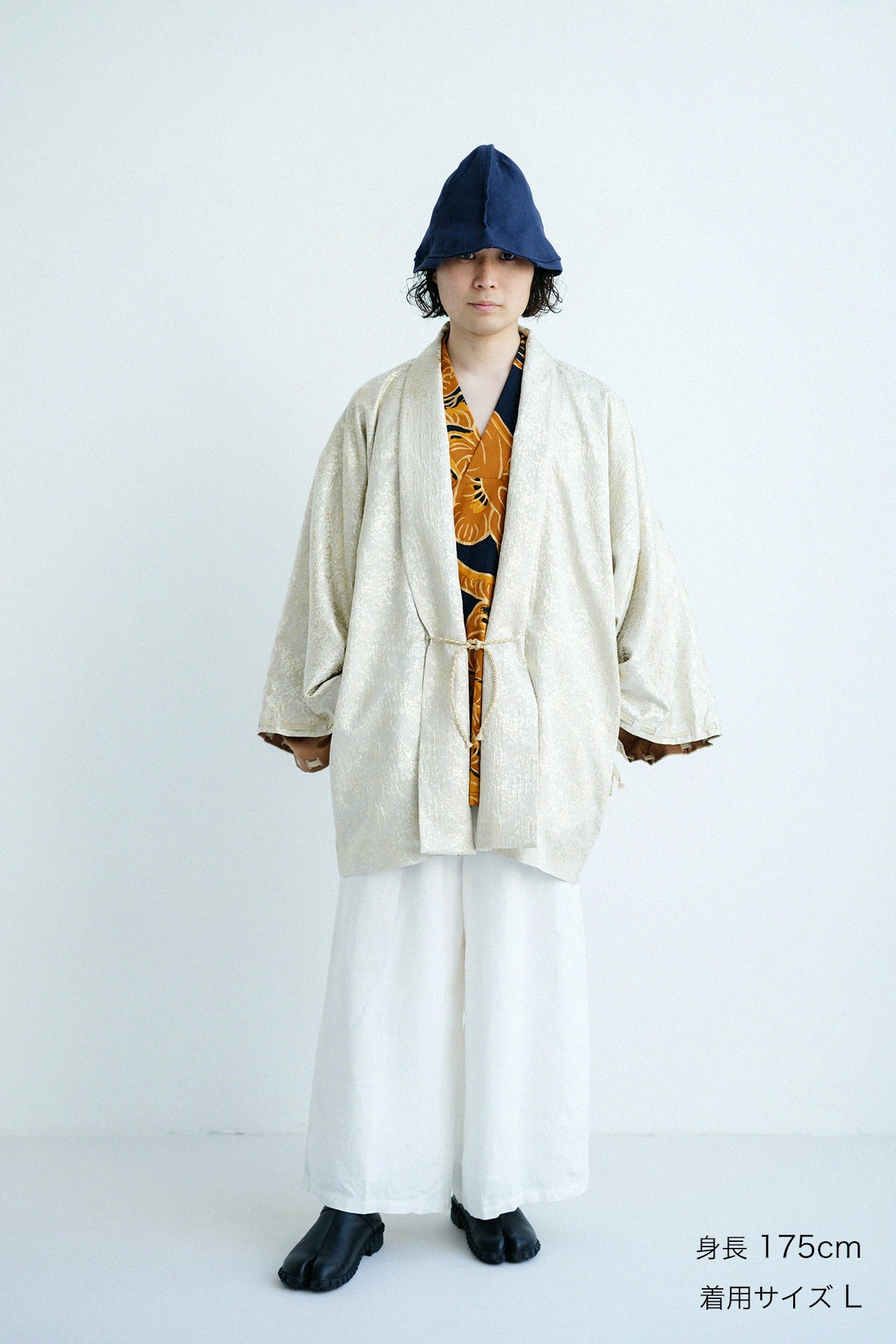 Jacquard Rectangular Sleeve Short Coat with Lining／Gold