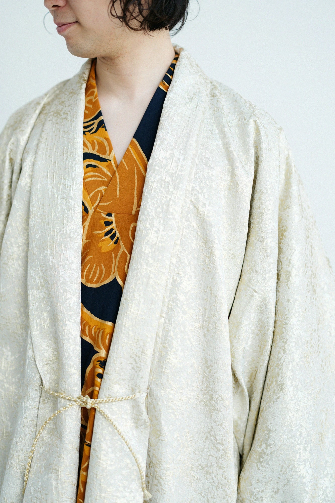 Jacquard Rectangular Sleeve Short Coat with Lining／Gold