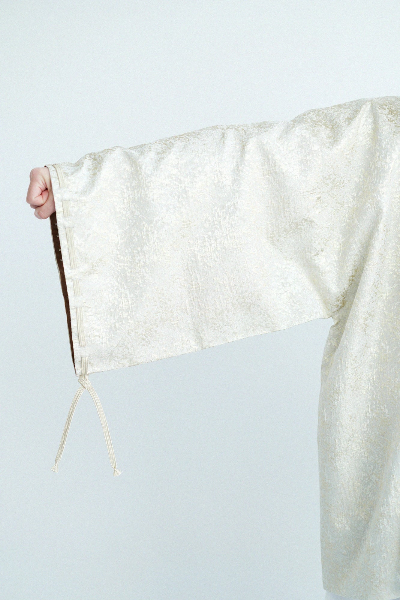 Jacquard Rectangular Sleeve Short Coat with Lining／Gold