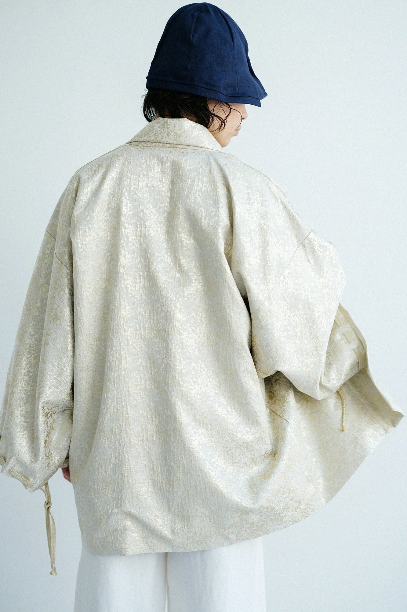 Jacquard Rectangular Sleeve Short Coat with Lining／Gold