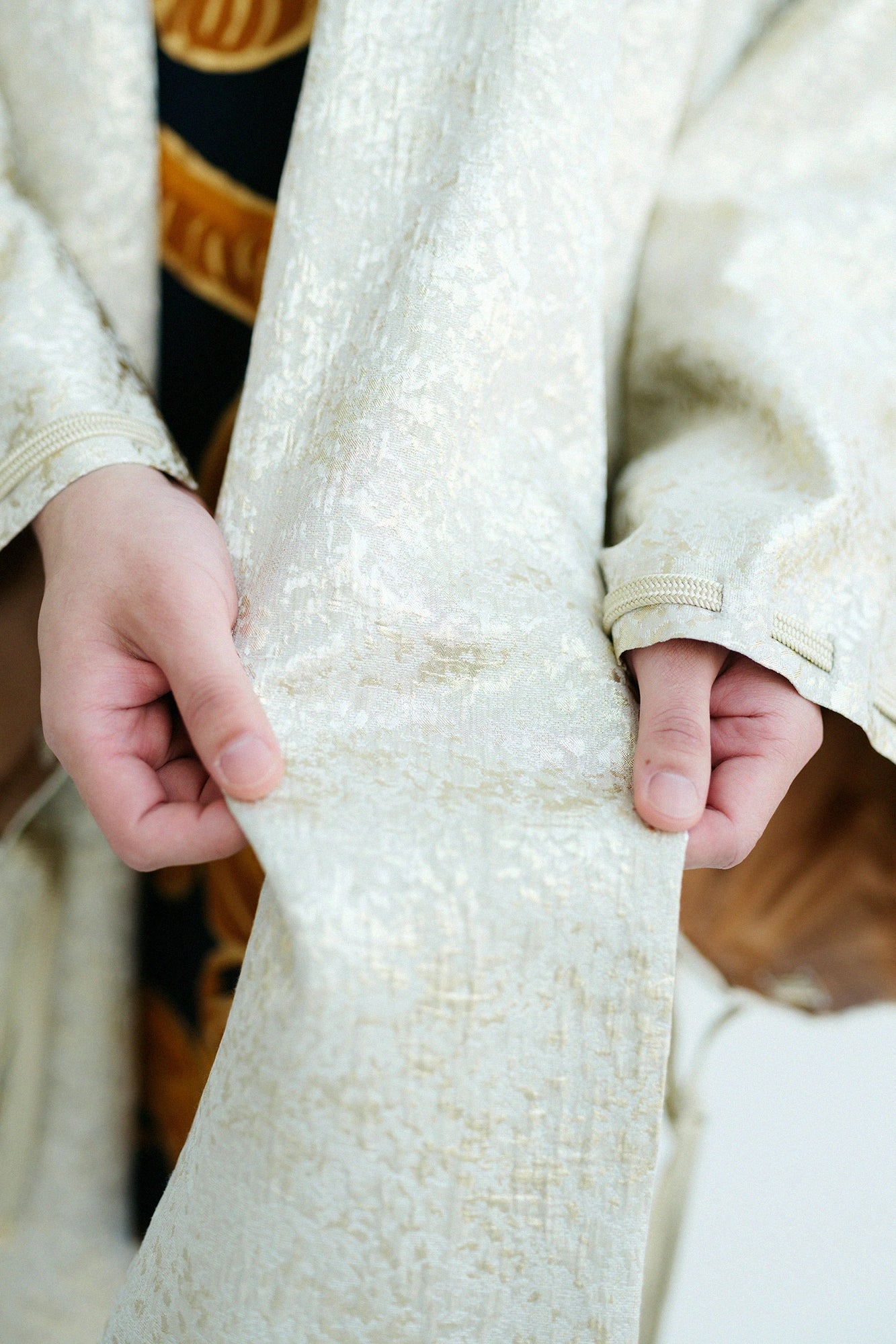 Jacquard Rectangular Sleeve Short Coat with Lining／Gold