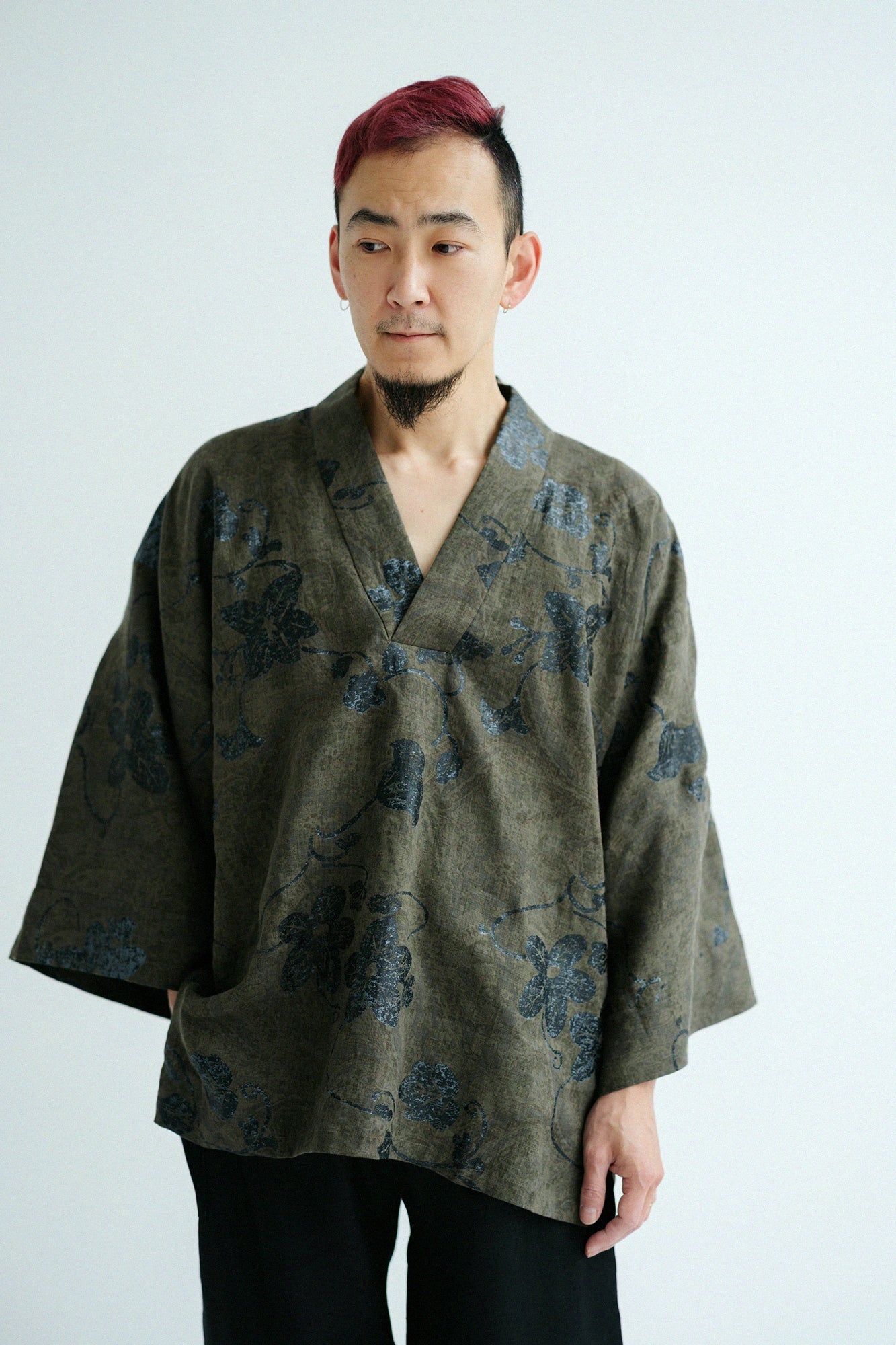 Chanvre Fuuubi Shin'i/Karabana ni Uruwashi Sabi (Sabi) Couleur pin marin (Miruiro)