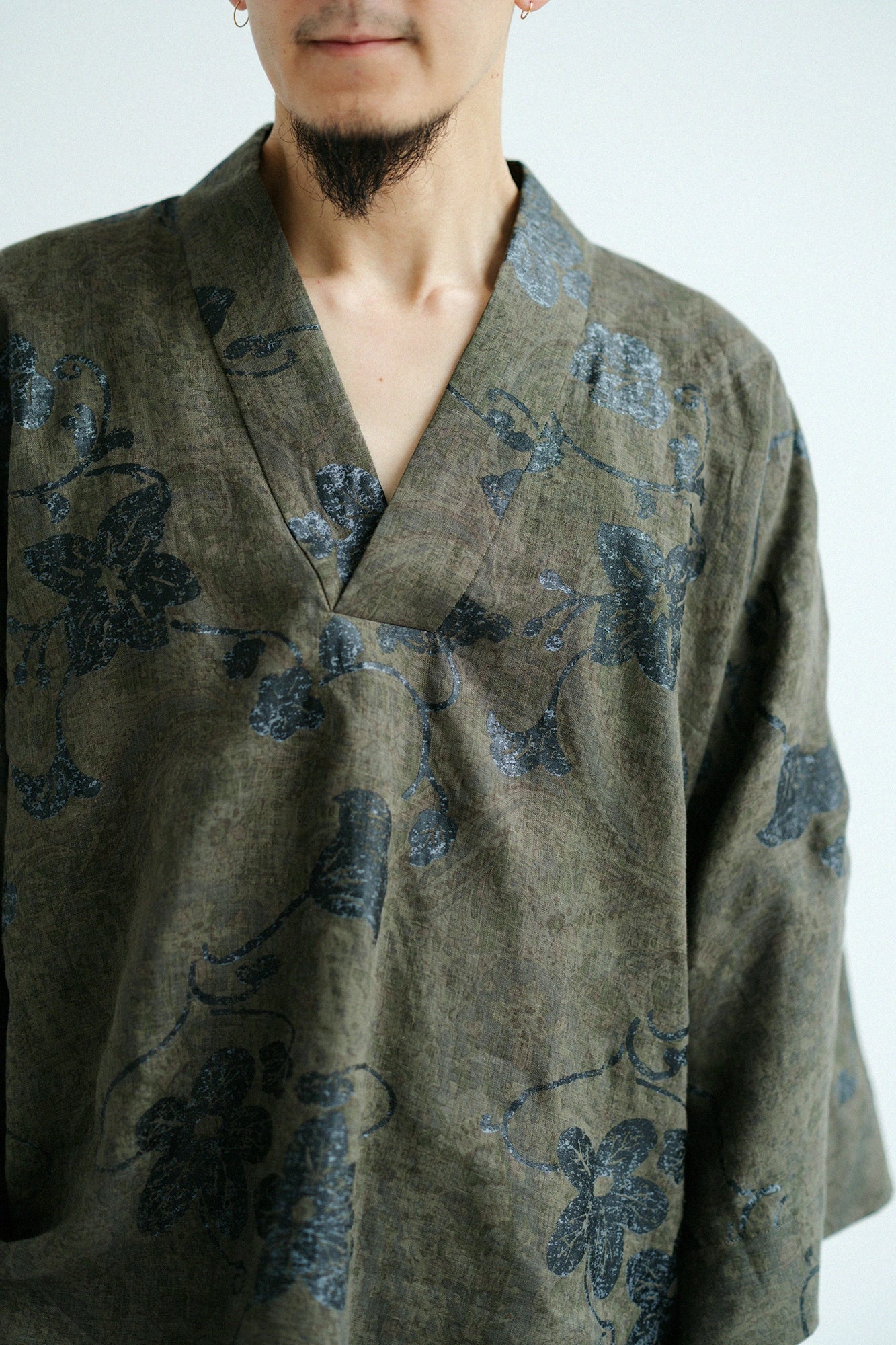 Chanvre Fuuubi Shin'i/Karabana ni Uruwashi Sabi (Sabi) Couleur pin marin (Miruiro)
