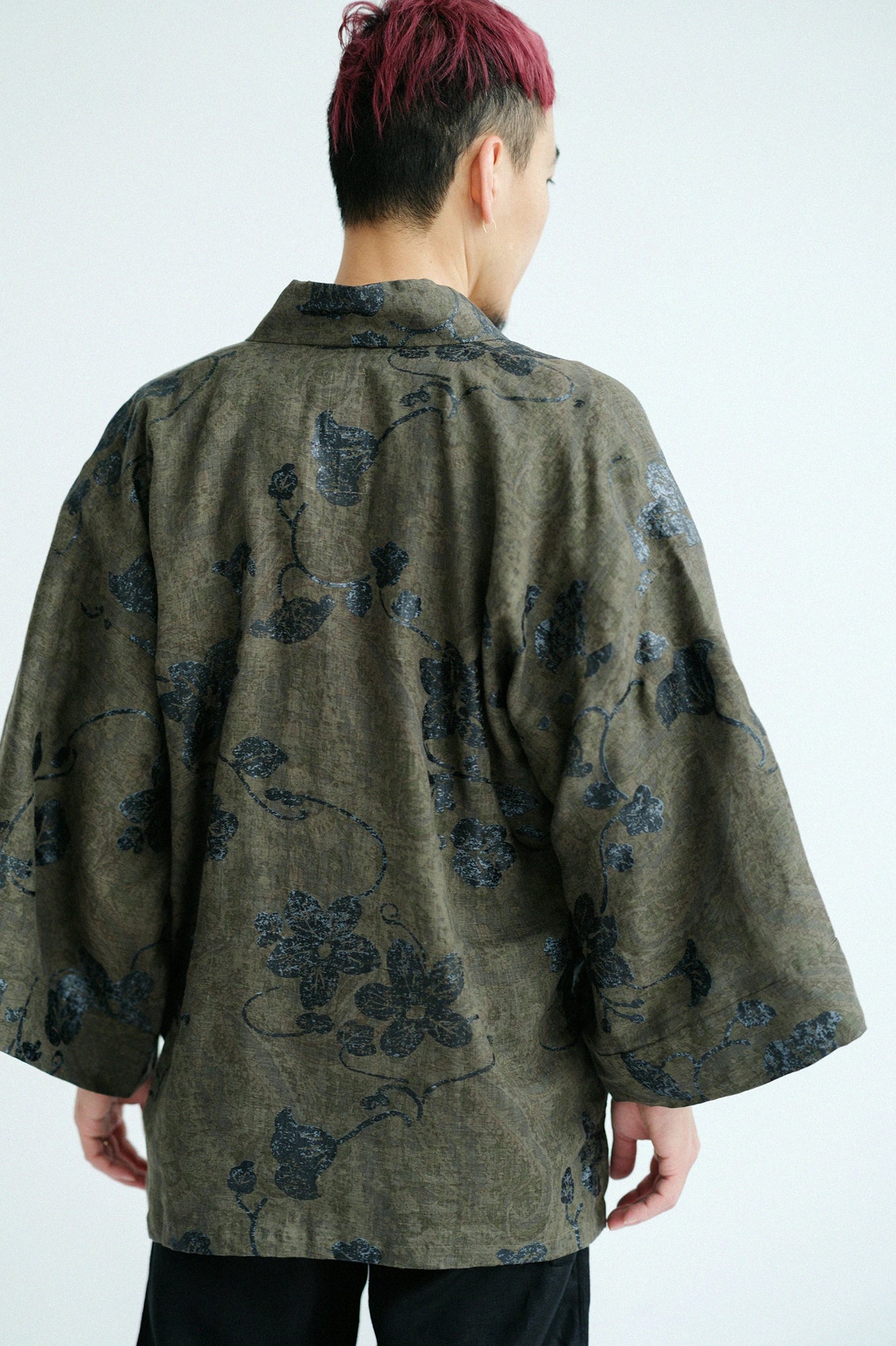 Chanvre Fuuubi Shin'i/Karabana ni Uruwashi Sabi (Sabi) Couleur pin marin (Miruiro)