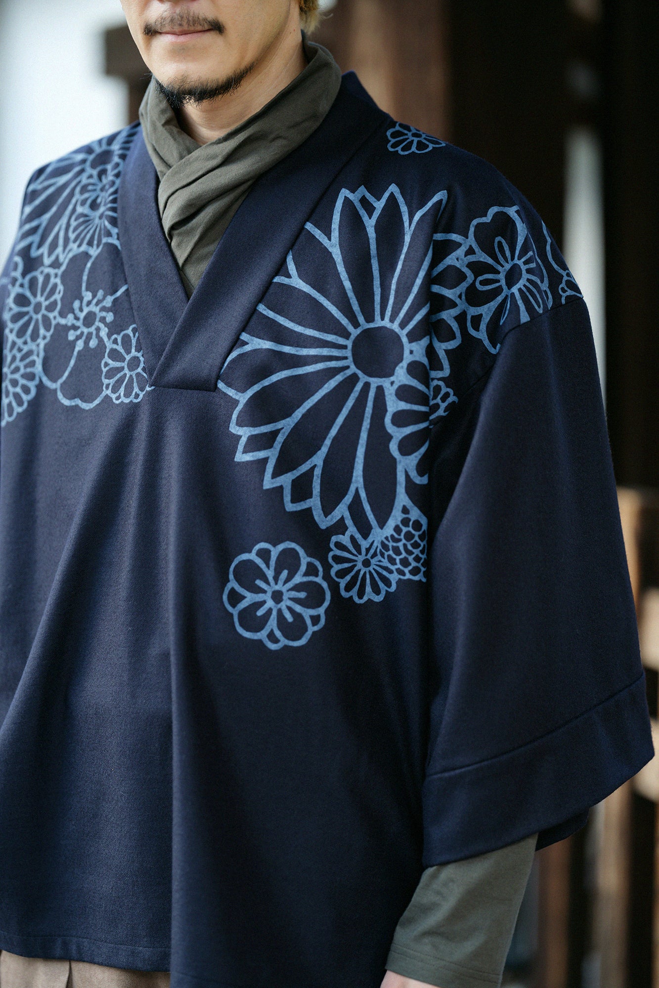 バランサーキュラー®ウール 風靡（ふうび） 襯衣（しんい） 首抜き文様（くびぬきもんよう）／金襴緞子（きんらんどんす） 深紺（しんこん）