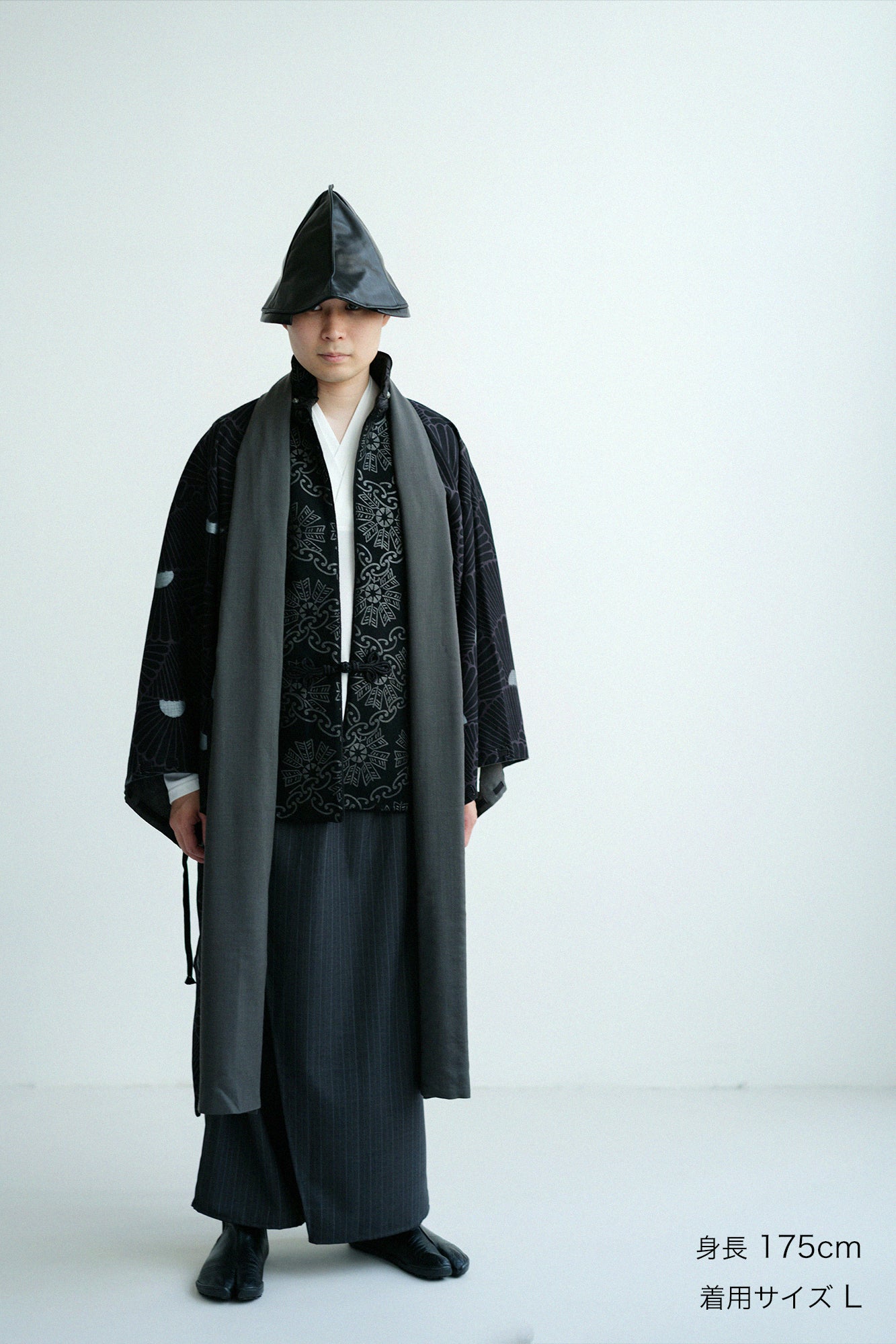 モスリン 宮中袖（きゅうちゅうそで） 可逆（かぎゃく）／濃灰（こいはい）×菊扇（きくおうぎ）