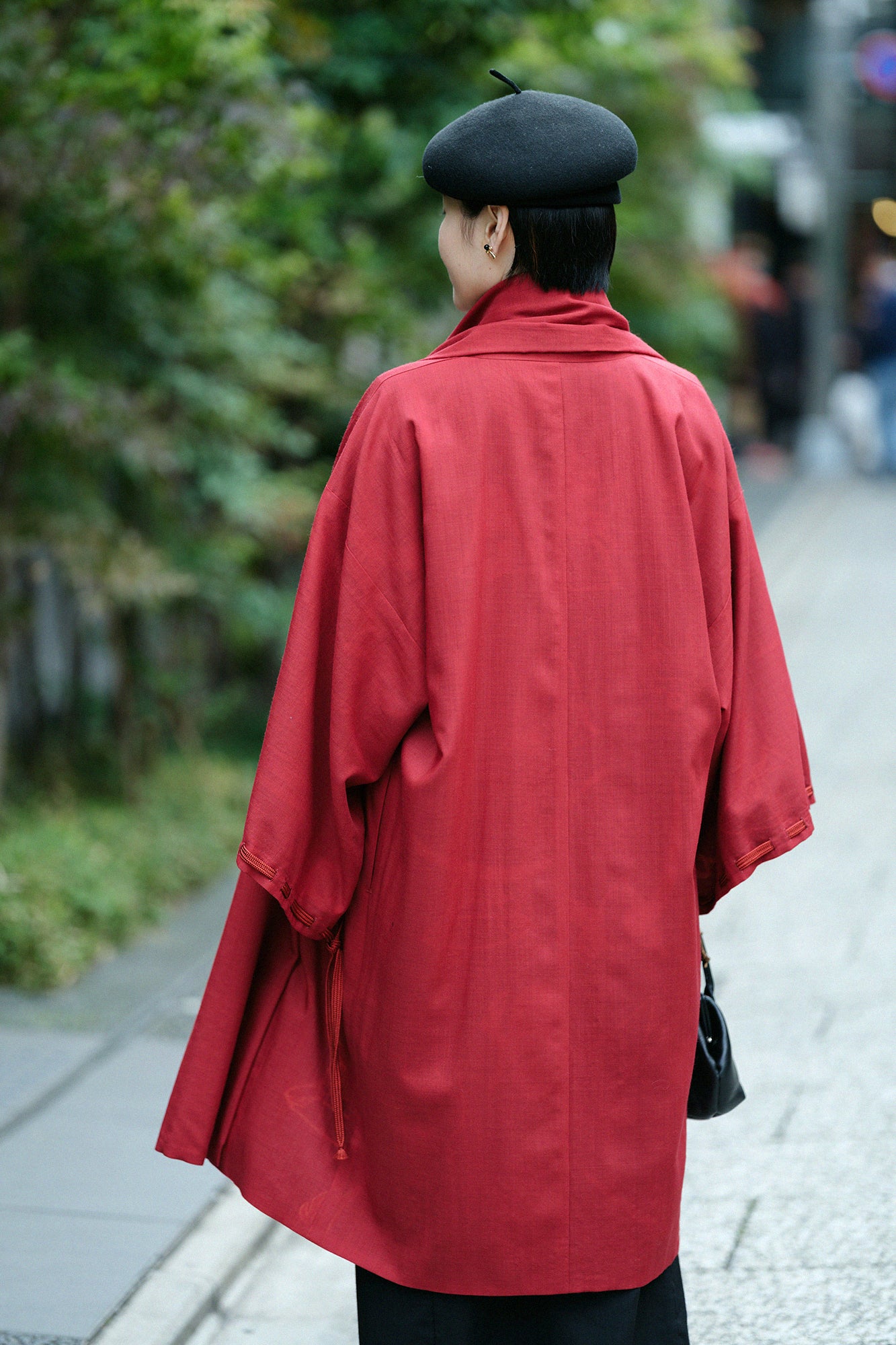 モスリン 宮中袖（きゅうちゅうそで） 可逆（かぎゃく）／臙脂色（えんじいろ）×兜（かぶと）