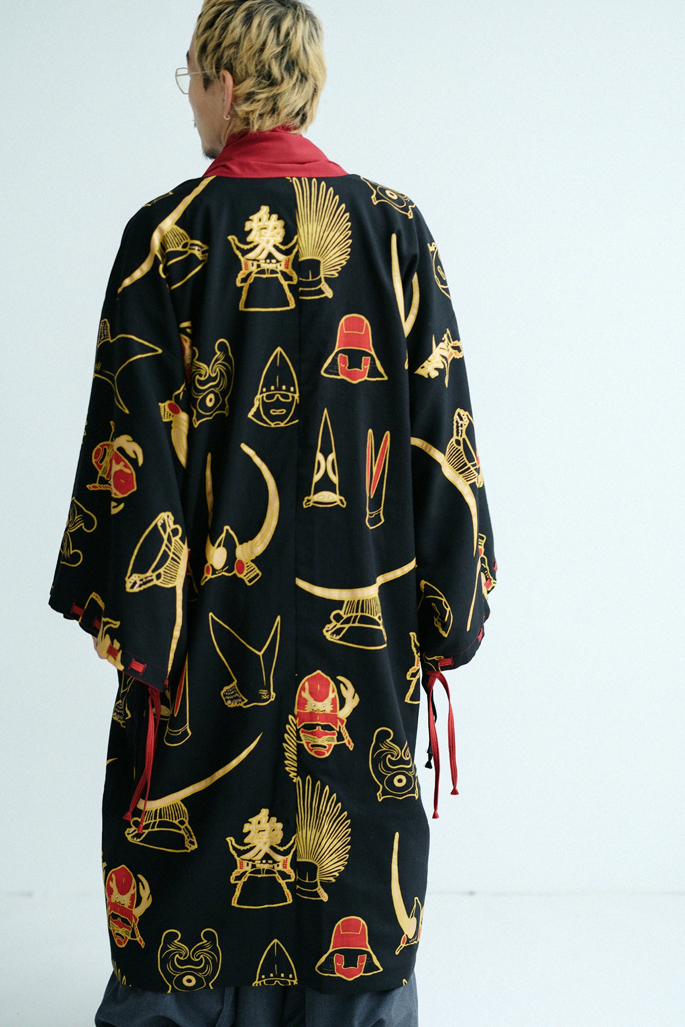 モスリン 宮中袖（きゅうちゅうそで） 可逆（かぎゃく）／臙脂色（えんじいろ）×兜（かぶと）