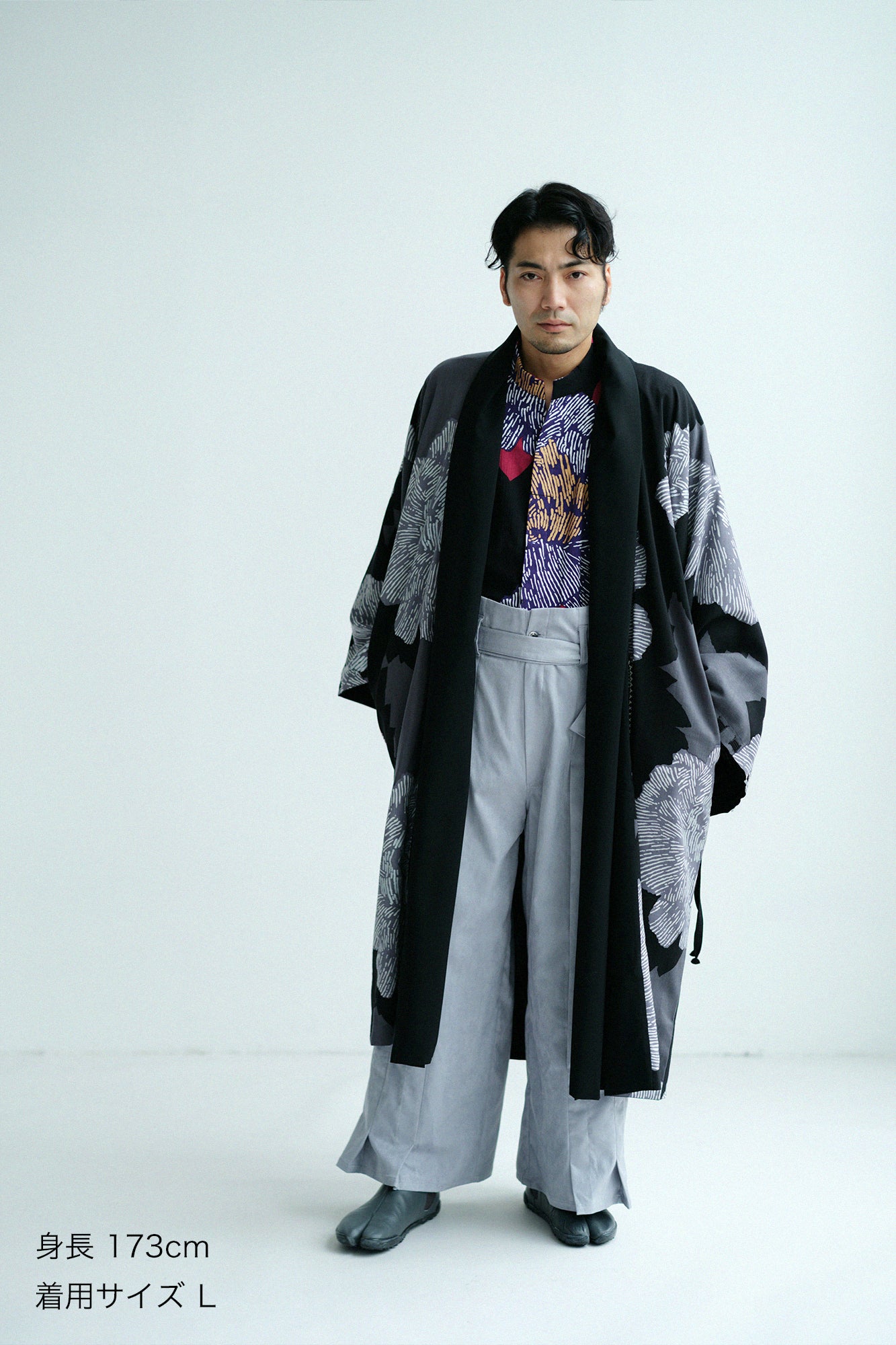 梳毛（そもう） ×モスリン 宮中袖（きゅうちゅうそで） 可逆（かぎゃく）／濡羽色（ぬればいろ）×芍薬（しゃくやく）