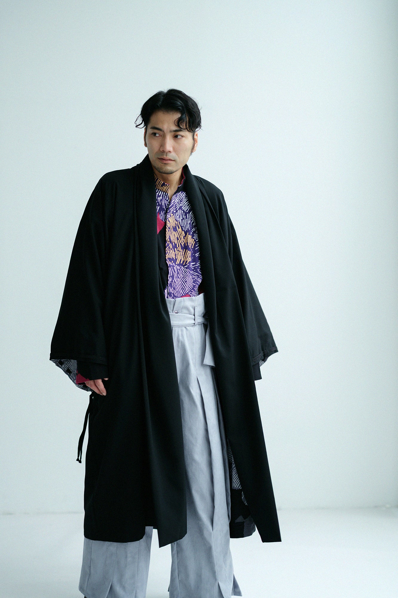 梳毛（そもう） ×モスリン 宮中袖（きゅうちゅうそで） 可逆（かぎゃく）／濡羽色（ぬればいろ）×芍薬（しゃくやく）