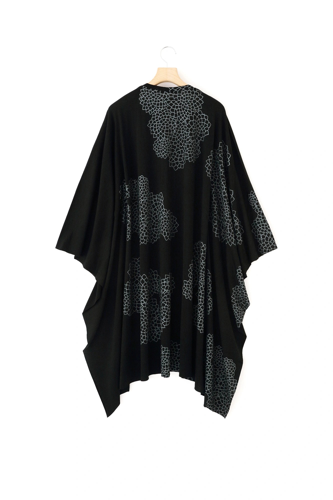 【Ships Ard 9/22】Washable Plain Stitch Wool Squirrel-like Cardigan／Chysanthemum in Clouds and Blank Black