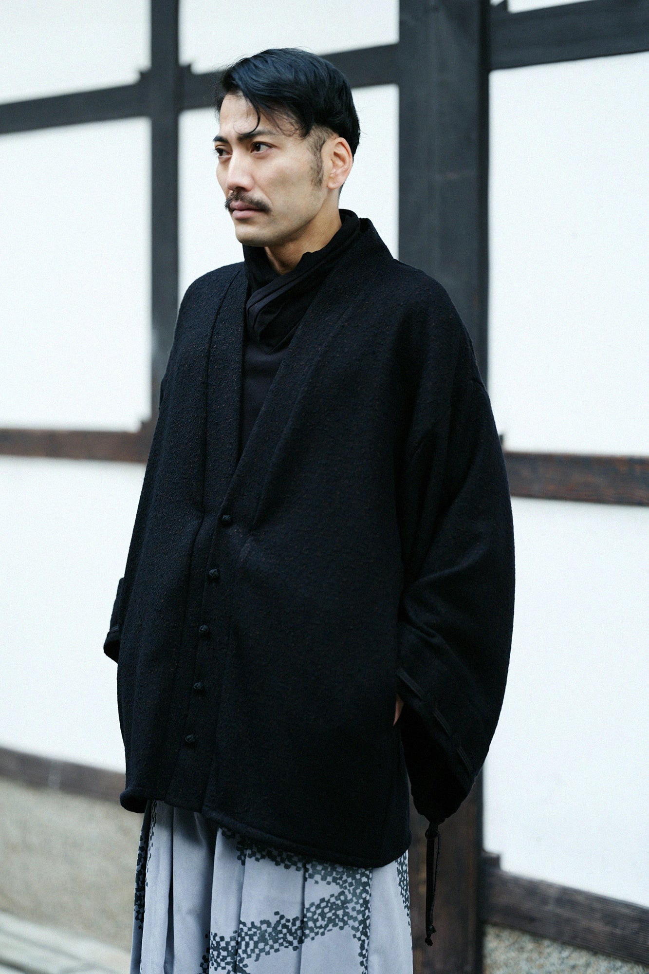 変わり織 伯爵羽織（はくしゃくばおり） 宮中袖（きゅうちゅうそで）／濡羽色（ぬればいろ）