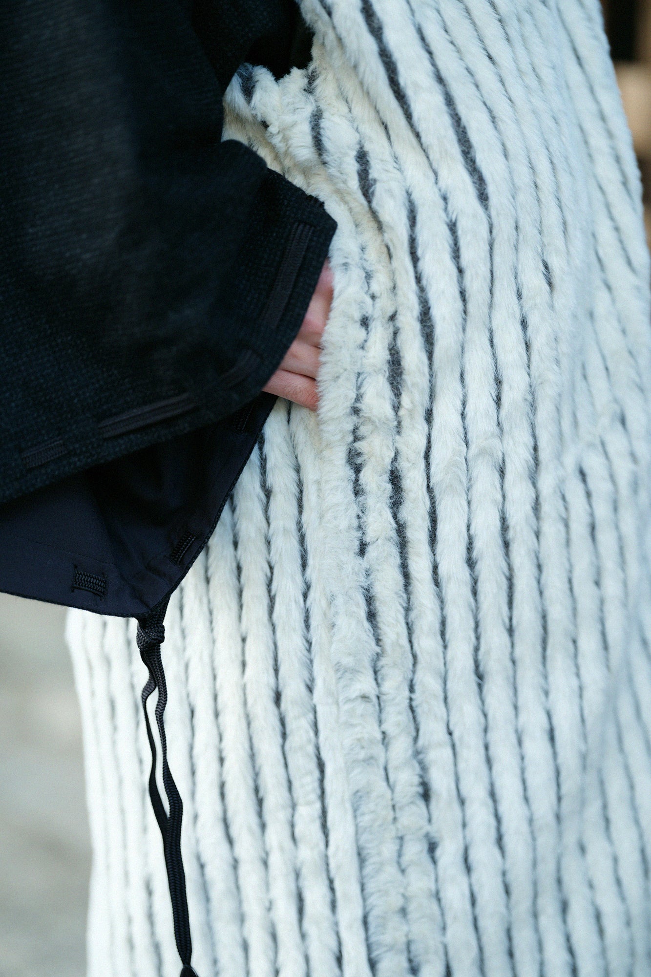 人造毛皮 畝 長陣羽織 附襯裡／鳥白色×黑色