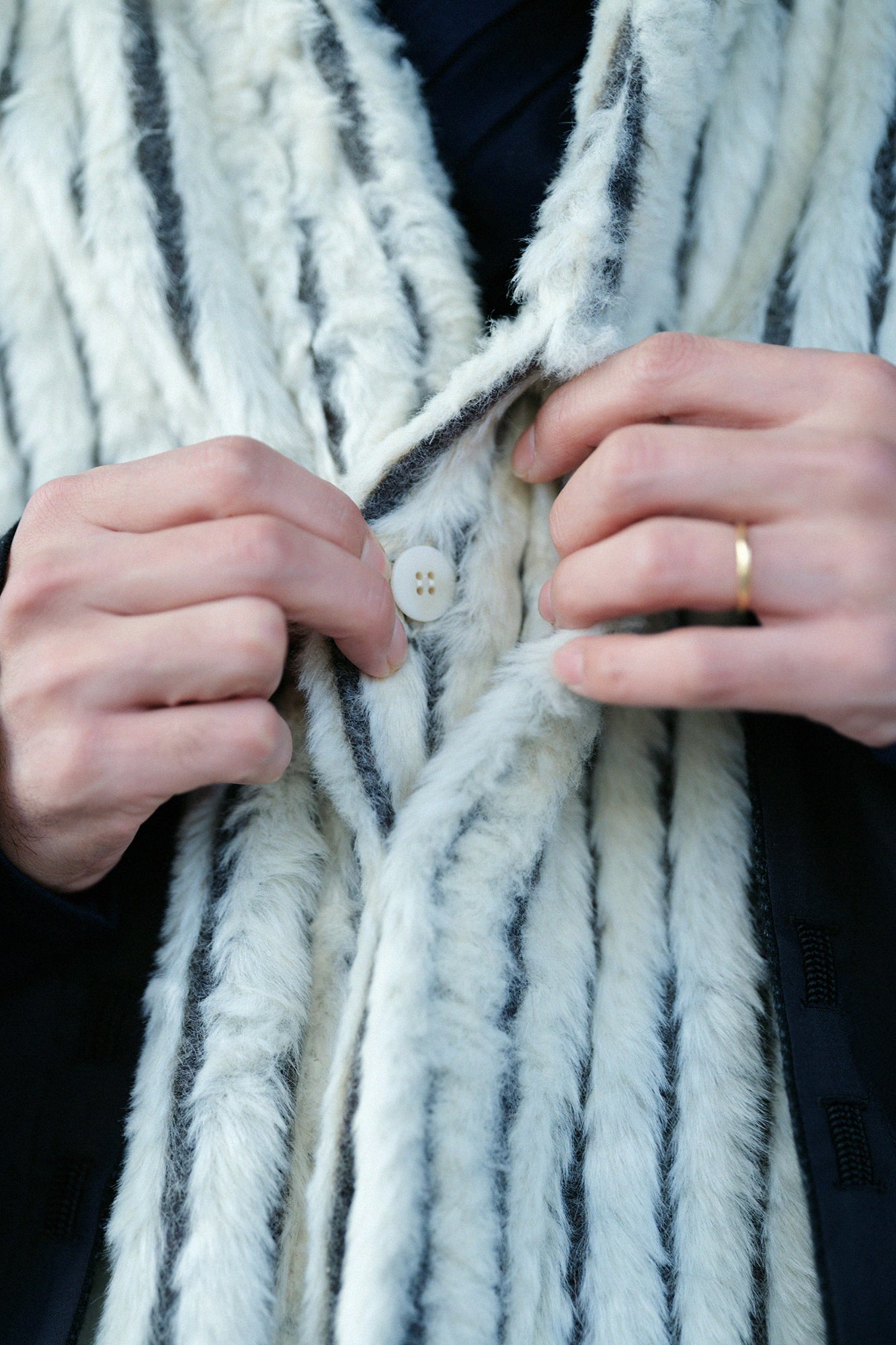 人造毛皮 畝 長陣羽織 附襯裡／鳥白色×黑色