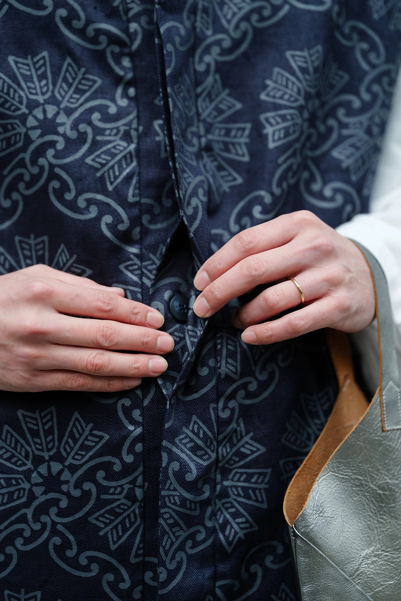 麻 綾織 長陣羽織（ながじんばおり） 単（ひとえ）／環繋ぎ矢車文（かんつなぎやぐるまもん） 写し（うつし） 深紺（しんこん）