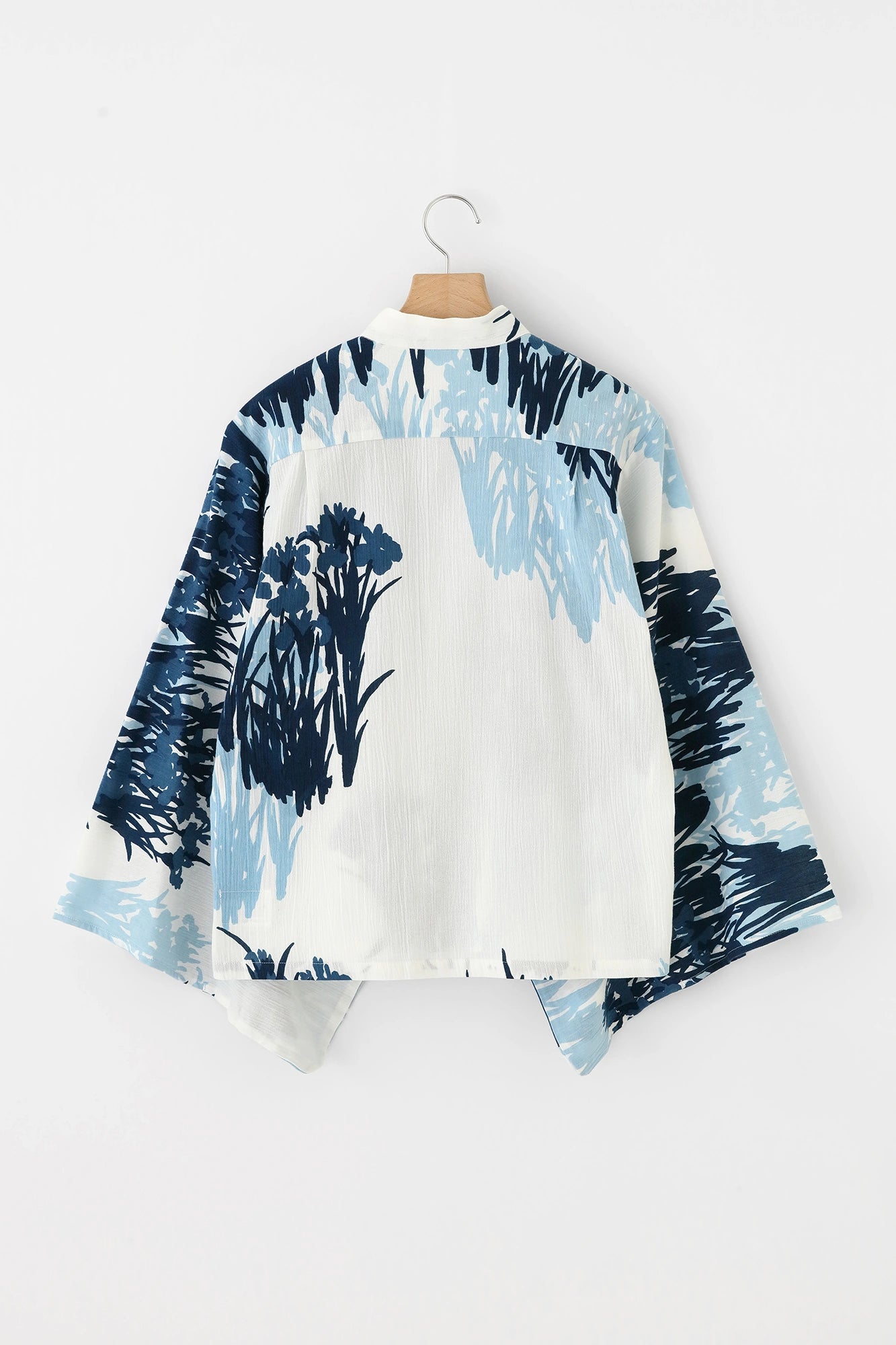 [Expédition prévue vers le 23 juin] Takashima Chijimi 20/20 Teinture indigo (Ainasen) Haut de robe en herbe/Paravent à fleurs d'iris Korin (Kakitsubatazubyobu) Copie (Utsushi)