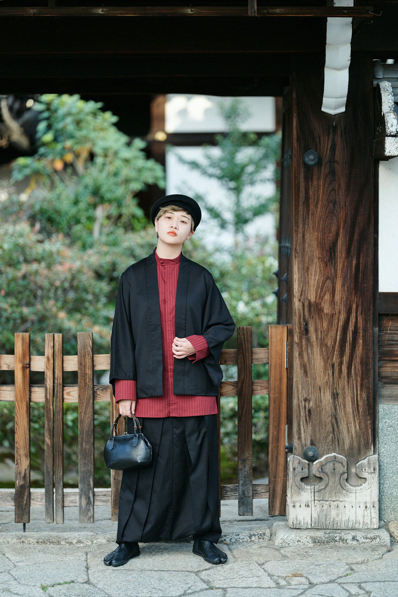 絡み織（からみおり） 円領長襯衣（えんりょうながしんい）／臙脂色（えんじいろ）