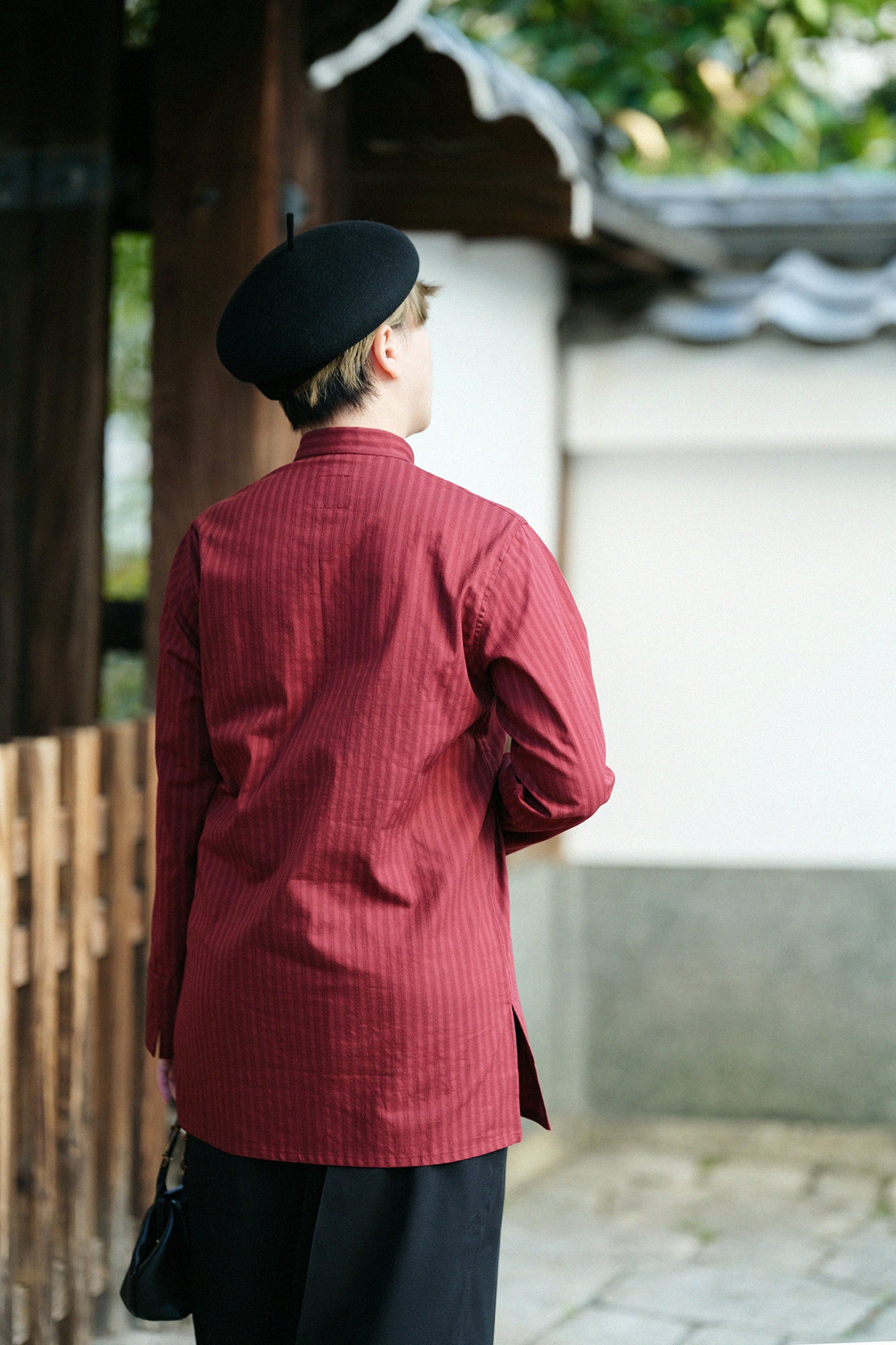 絡み織（からみおり） 円領長襯衣（えんりょうながしんい）／臙脂色（えんじいろ）