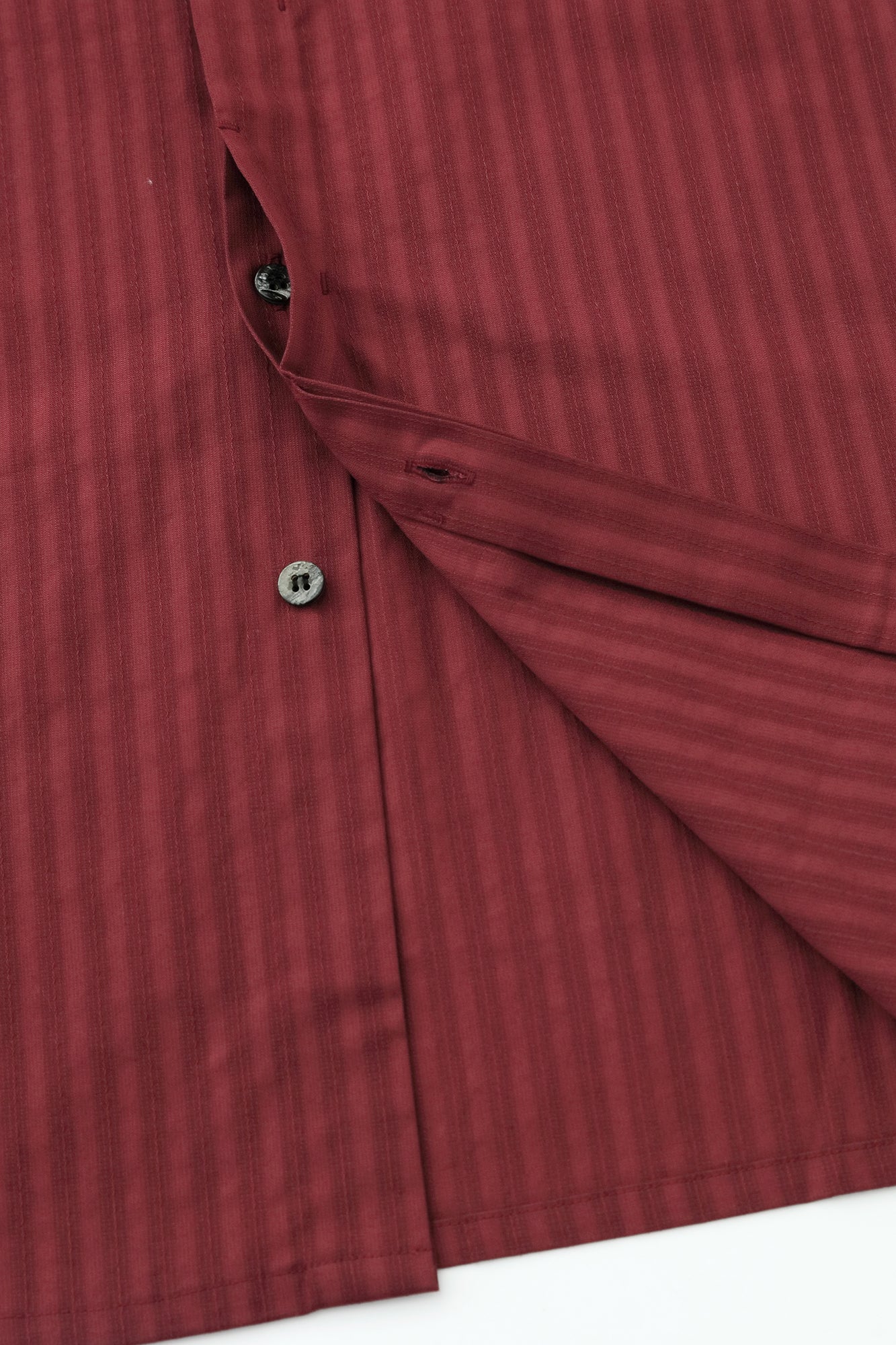 絡み織（からみおり） 円領長襯衣（えんりょうながしんい）／臙脂色（えんじいろ）