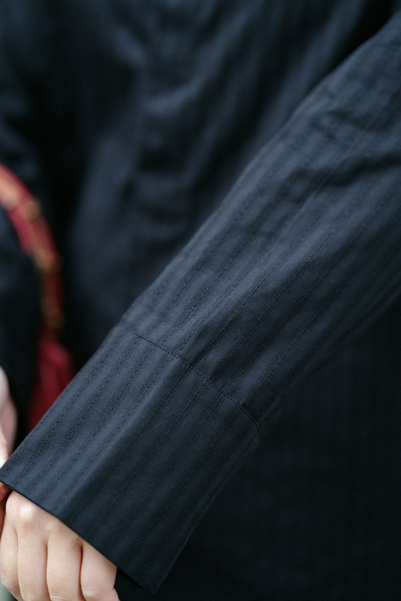 絡み織（からみおり） 円領長襯衣（えんりょうながしんい）／濡羽色（ぬればいろ）