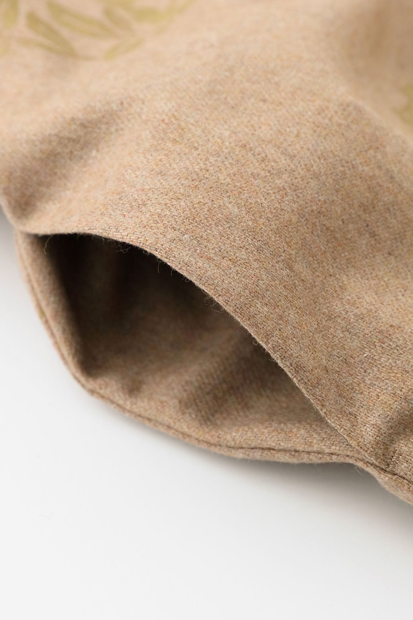 羊毛法蘭絨 和服型洋裝／花丸紋樣 散花 薄茶色 