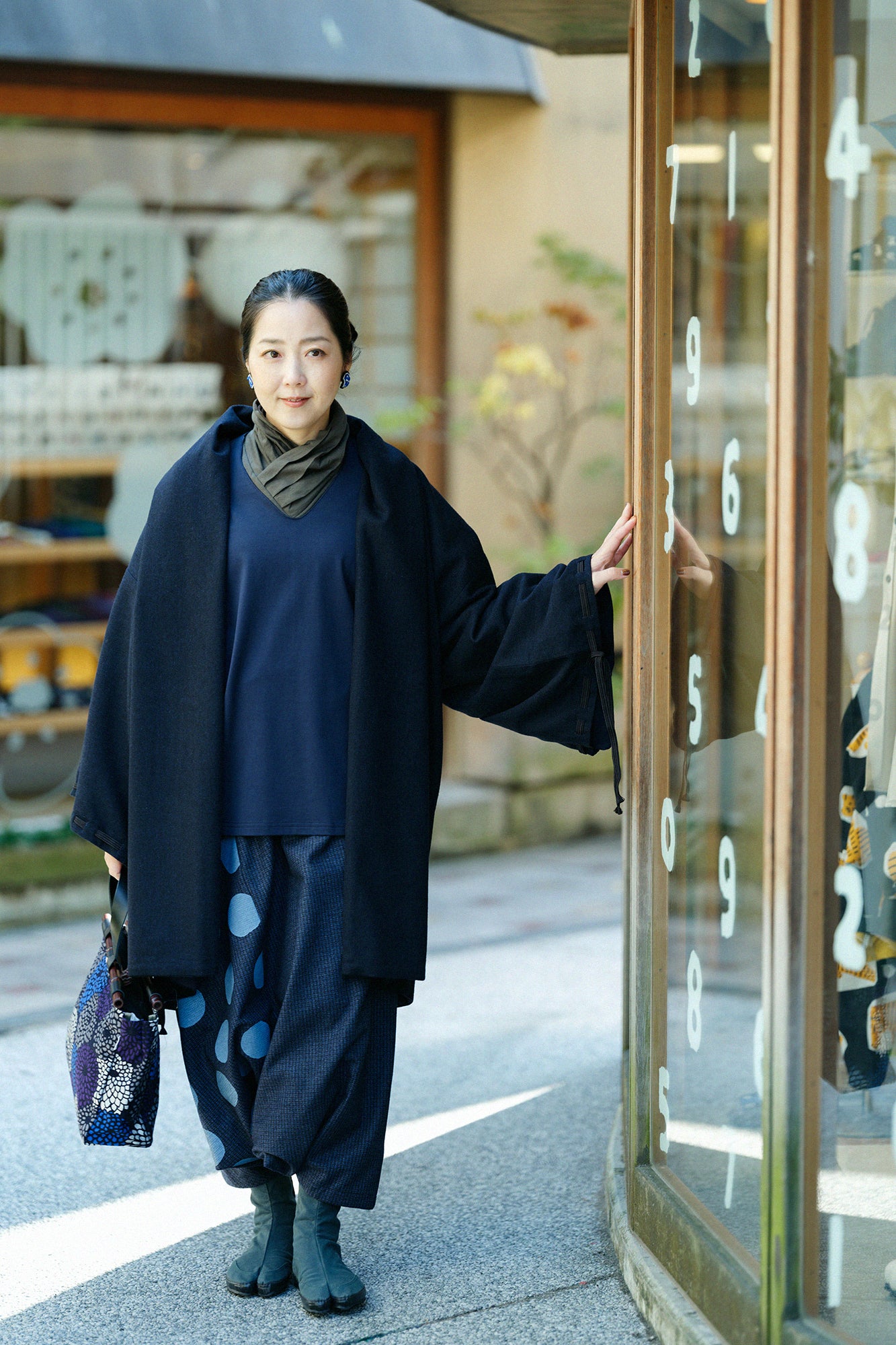 60 Count 2-ply Kimono Sleeve Top / Dark Blue