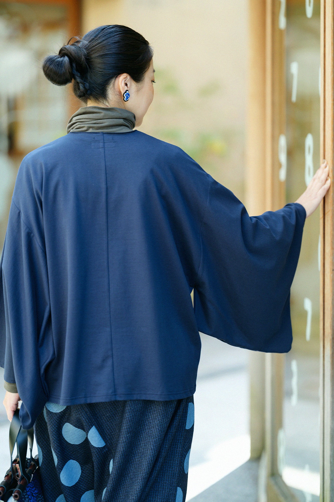 60 Count 2-ply Kimono Sleeve Top / Dark Blue