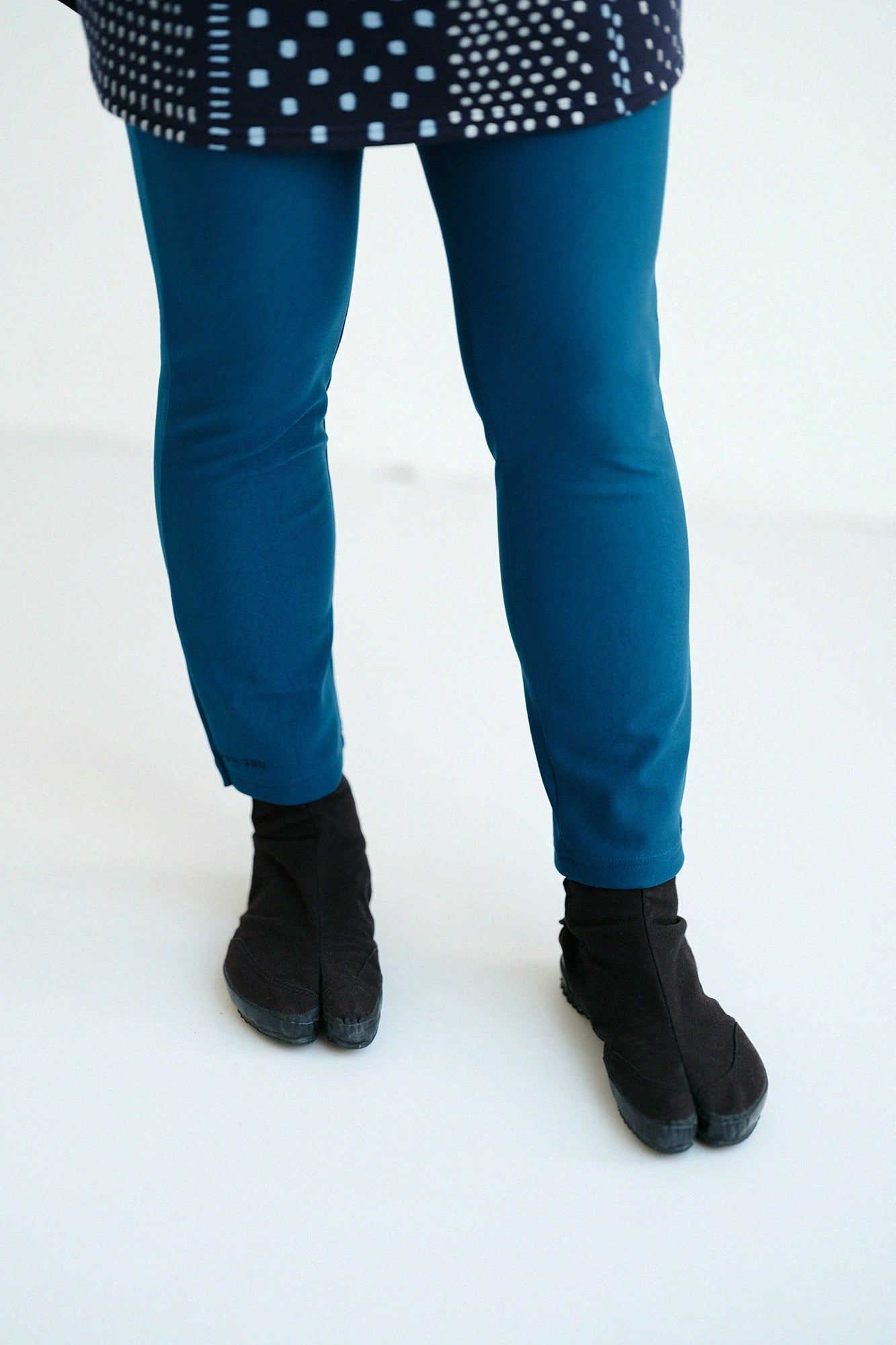 HEAT PERFORMA(R) Slim-type Leggings Pants / Ink Blue