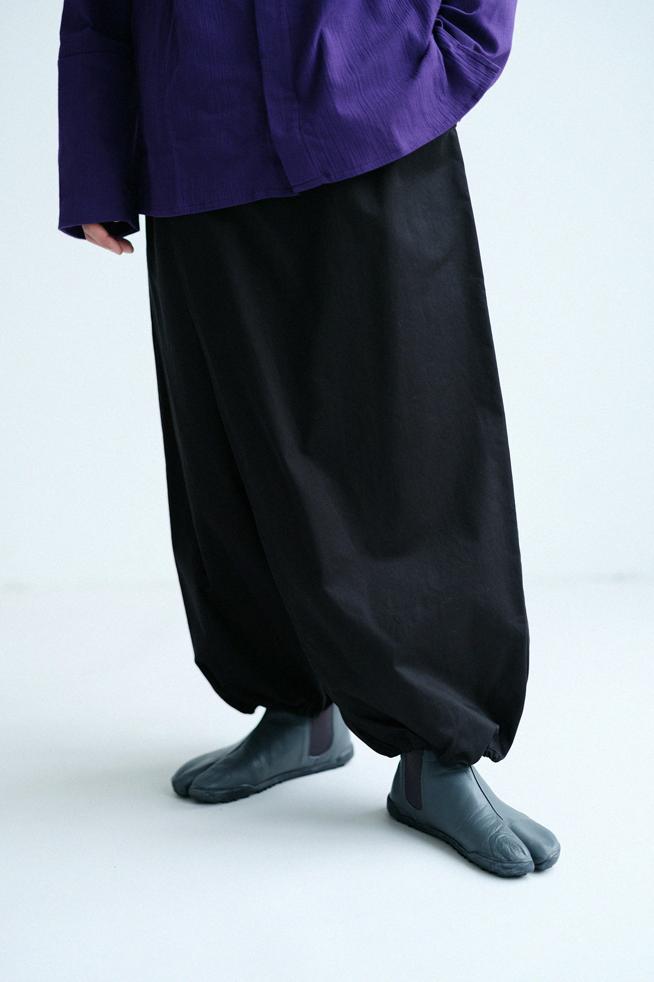 チノクロス 手柄寛衣下（たかみかんいした）／濡羽色（ぬればいろ）