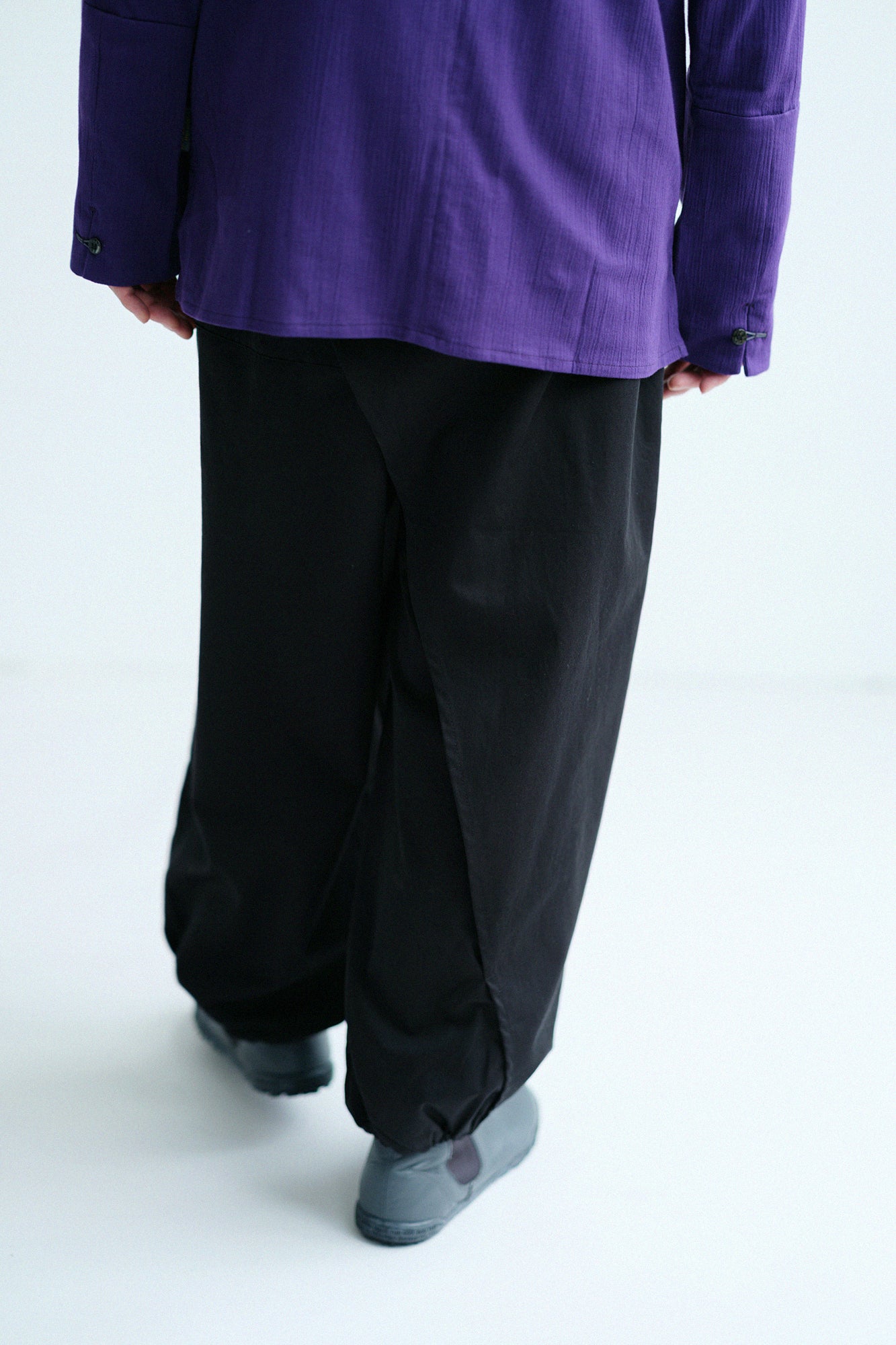 チノクロス 手柄寛衣下（たかみかんいした）／濡羽色（ぬればいろ）