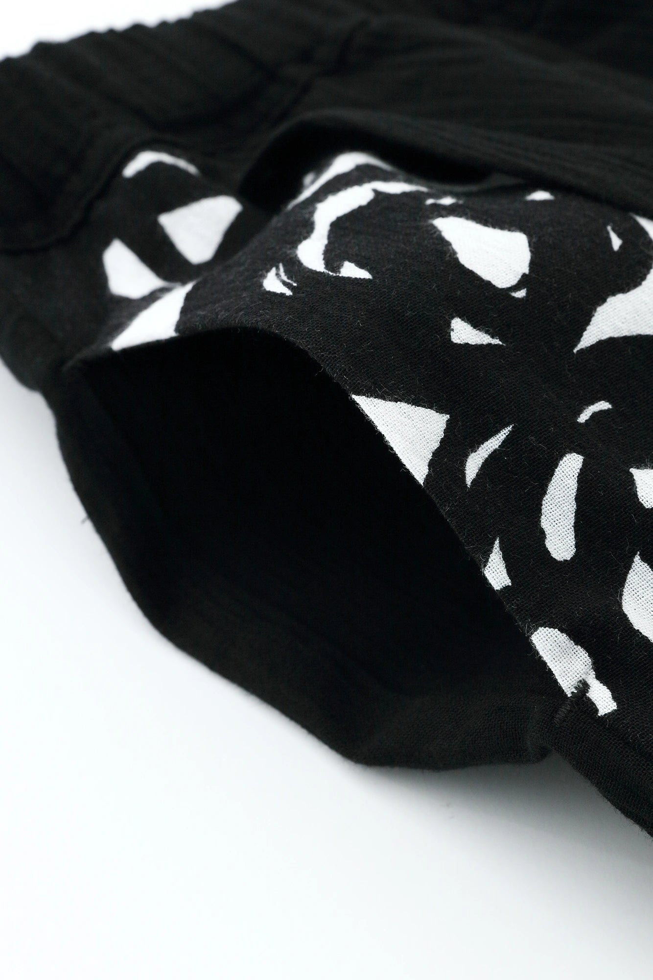 【Ships ard. 6/23】Chizimi Cotton 20/20 Wrap Harem Pants Bi-color / Black×Pine Cones