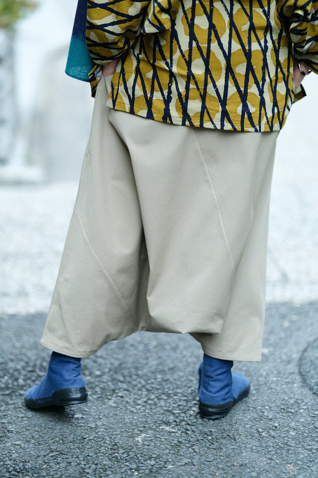 伸（しん） 綾織（あやおり）   富士（ふじ）／空五倍子色（うつふしいろ）